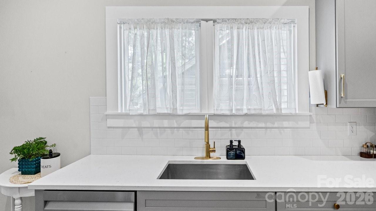 413 W 5th Avenue Property Photo 15