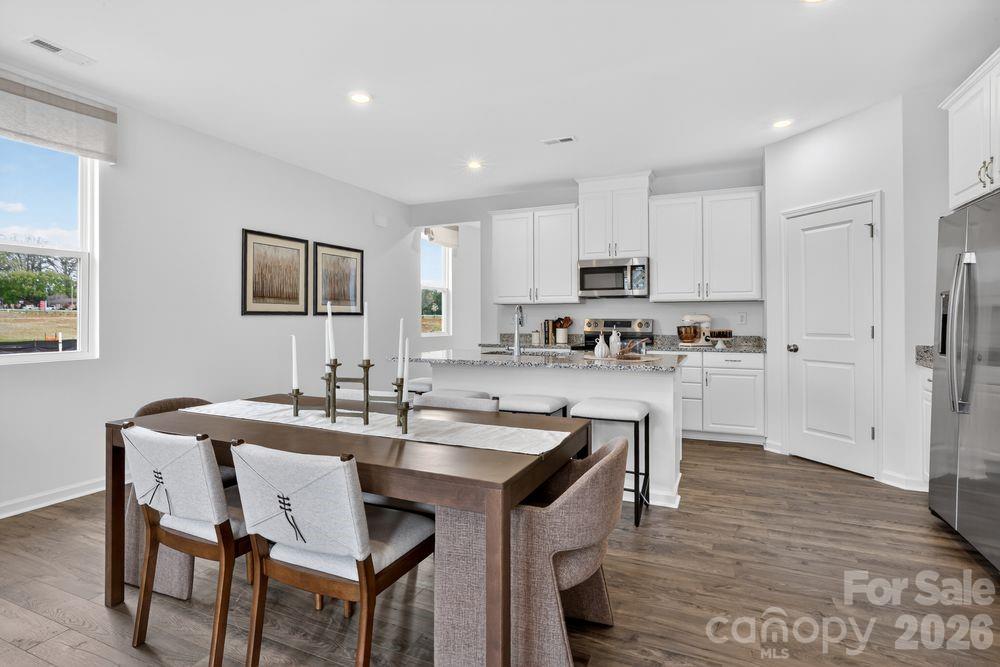407 Silver Birch Court Property Photo 4