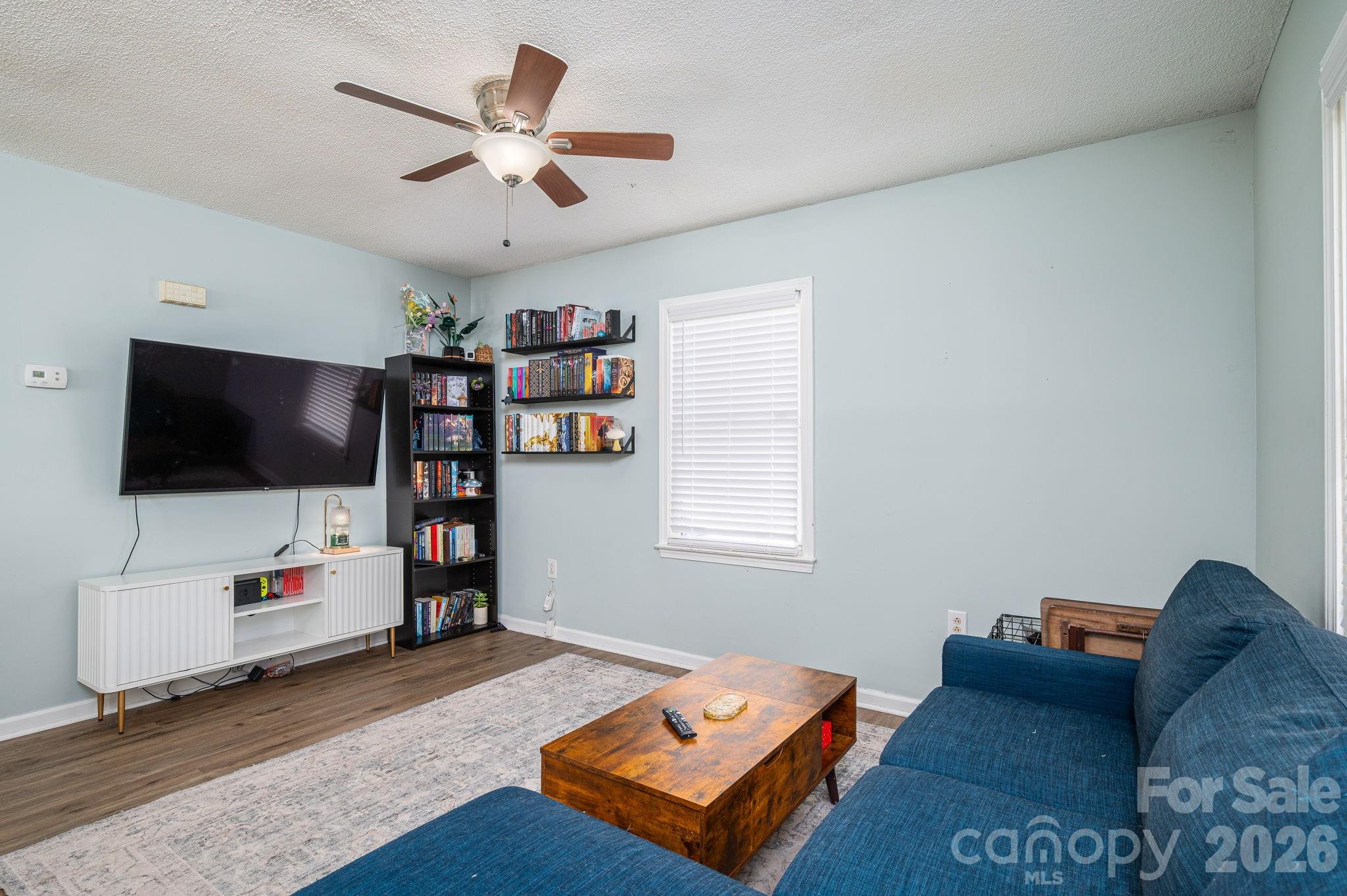 807 Willow Lane Property Photo 4