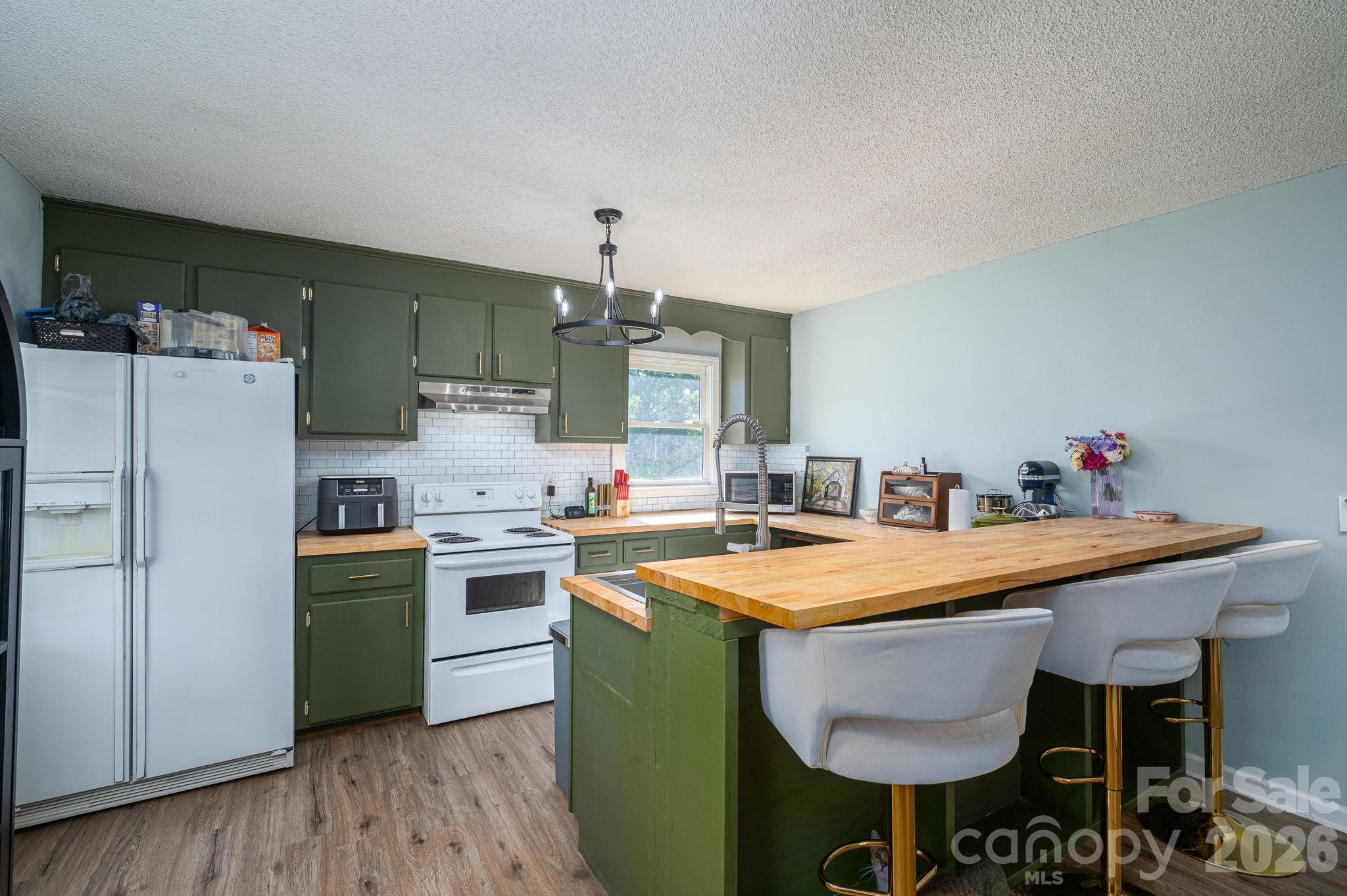 807 Willow Lane Property Photo 7