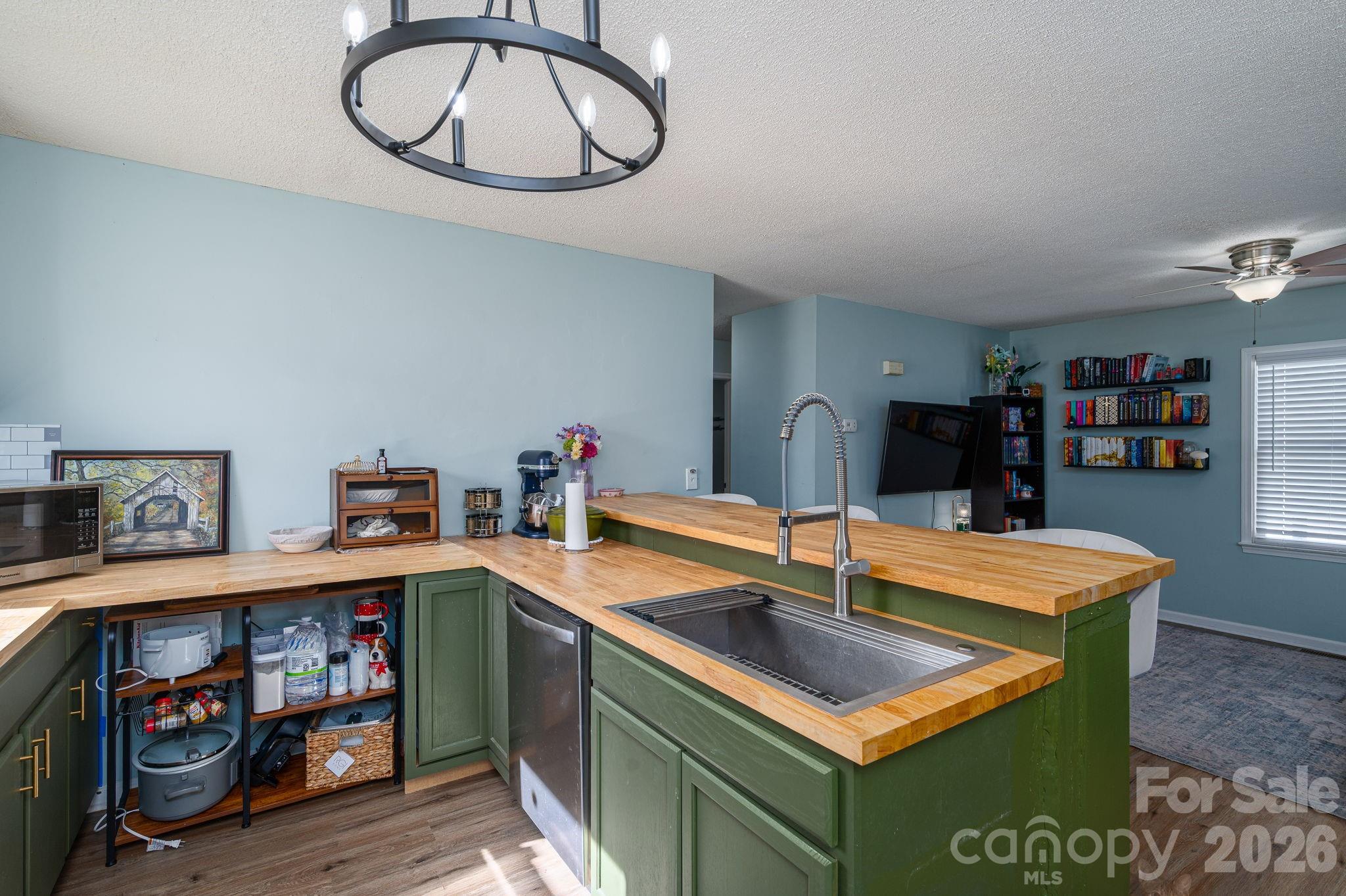 807 Willow Lane Property Photo 8