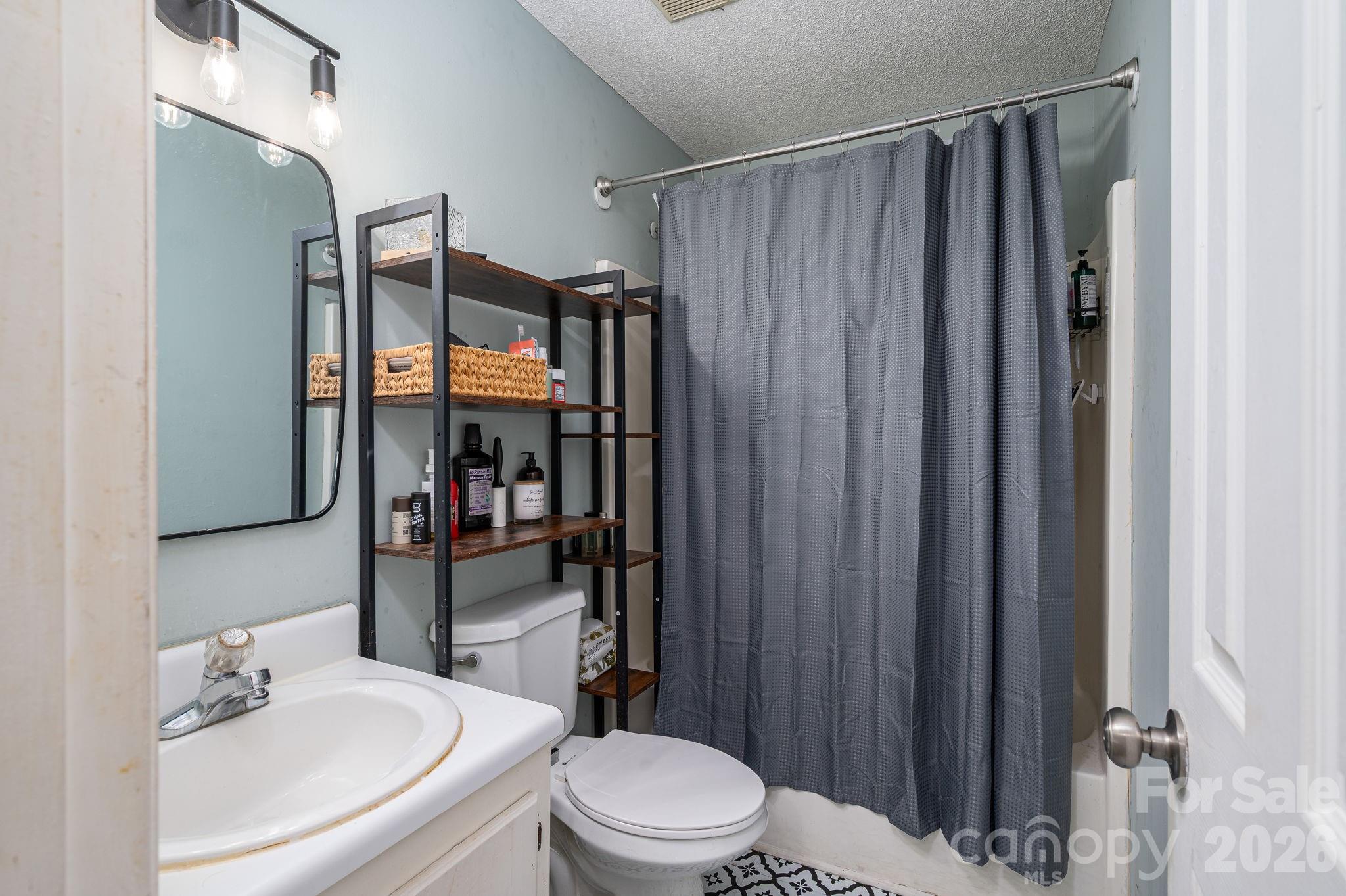 807 Willow Lane Property Photo 10