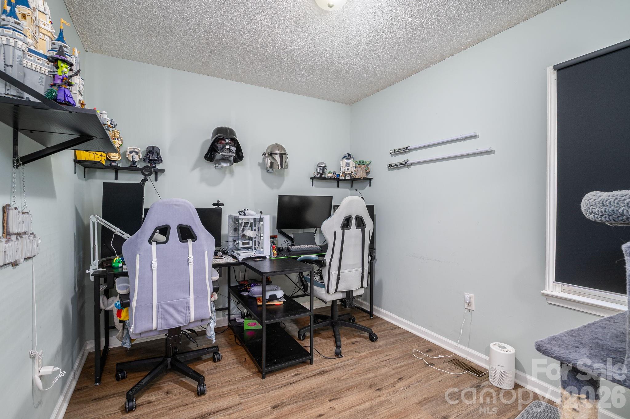 807 Willow Lane Property Photo 11