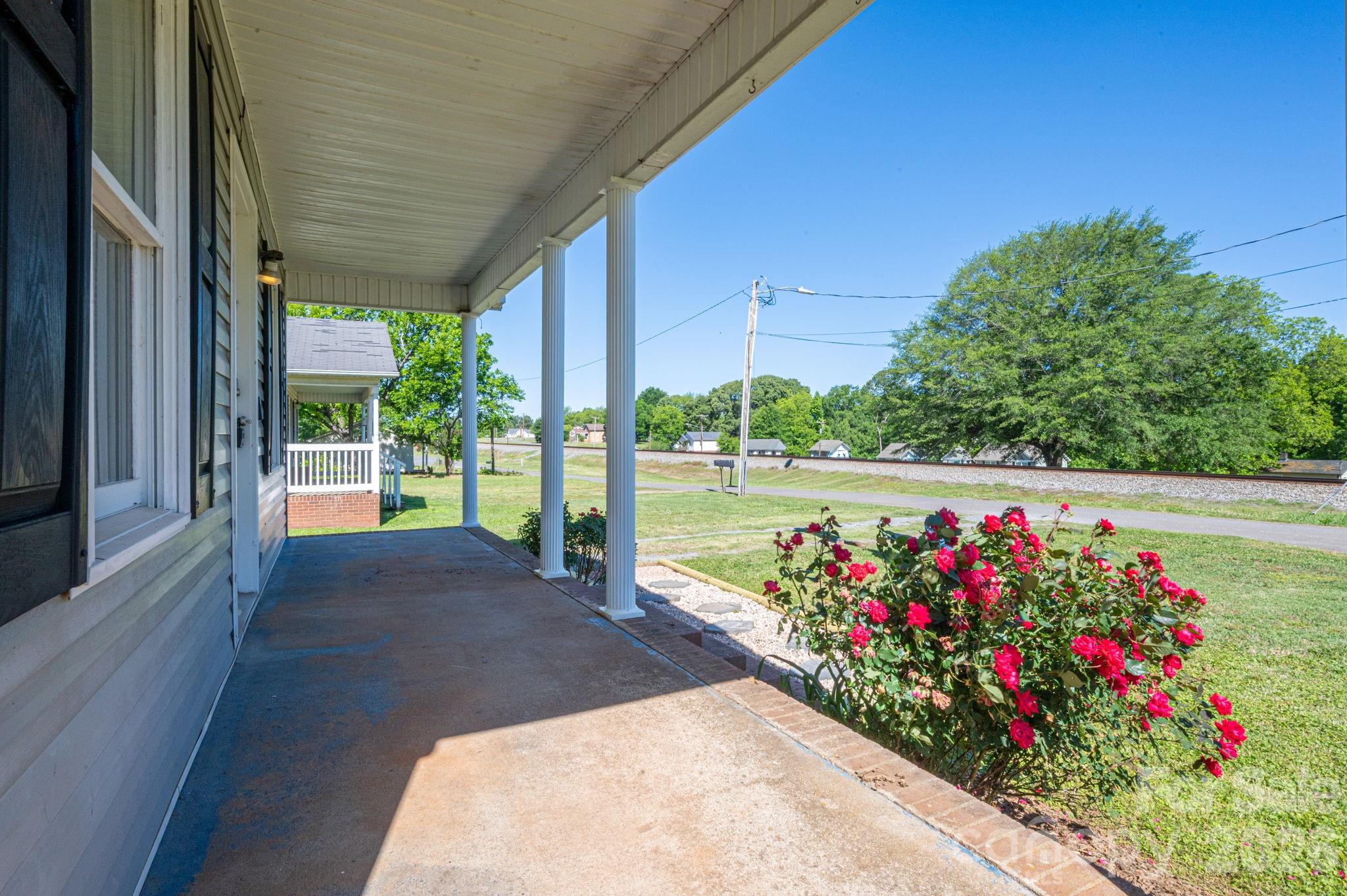 807 Willow Lane Property Photo 13