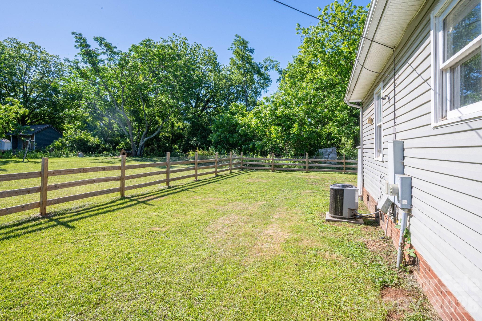 807 Willow Lane Property Photo 14