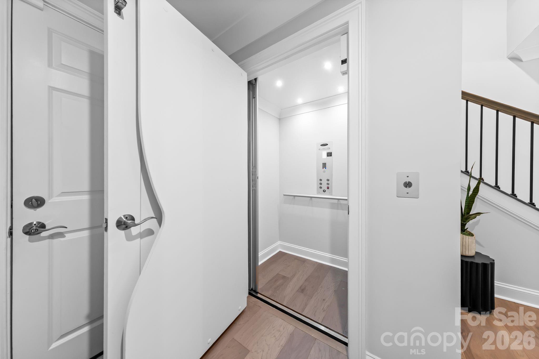 2525 Deacon Avenue Property Photo 7