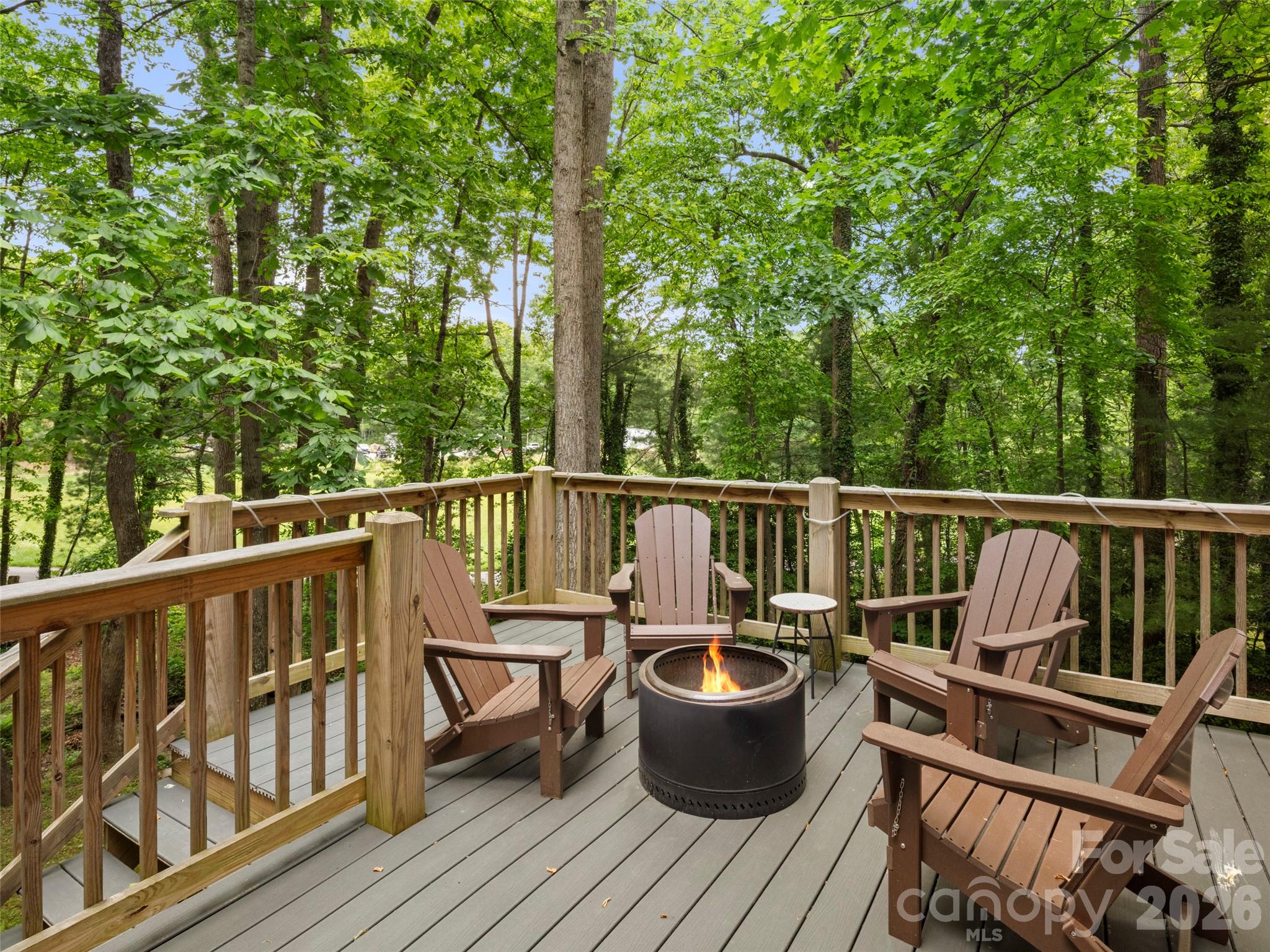 1130 New Castle Court Property Photo 5