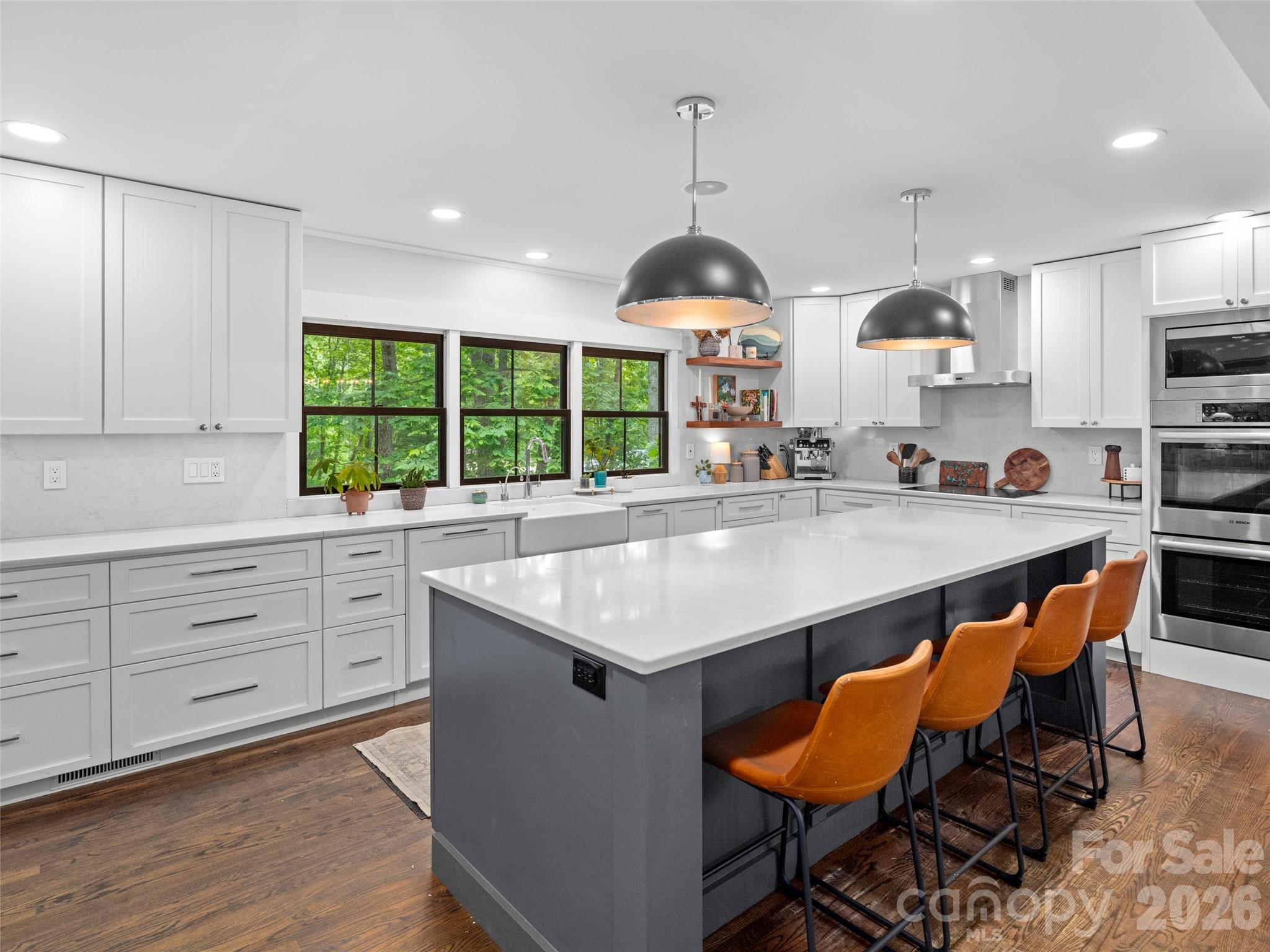 1130 New Castle Court Property Photo 8