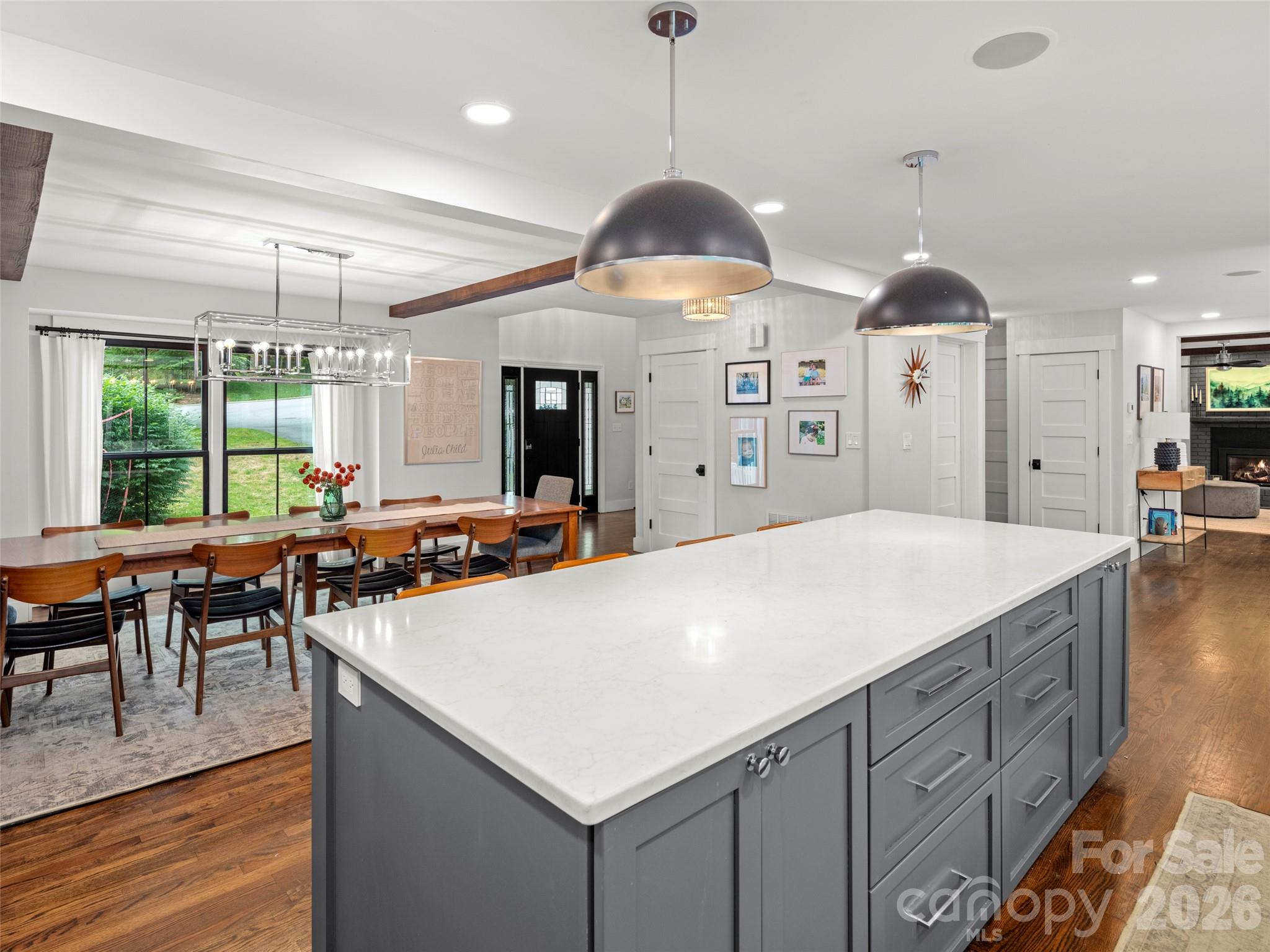 1130 New Castle Court Property Photo 11