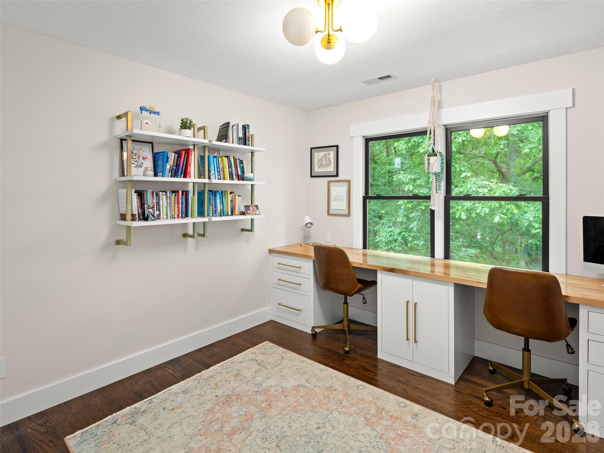 1130 New Castle Court Property Photo 16