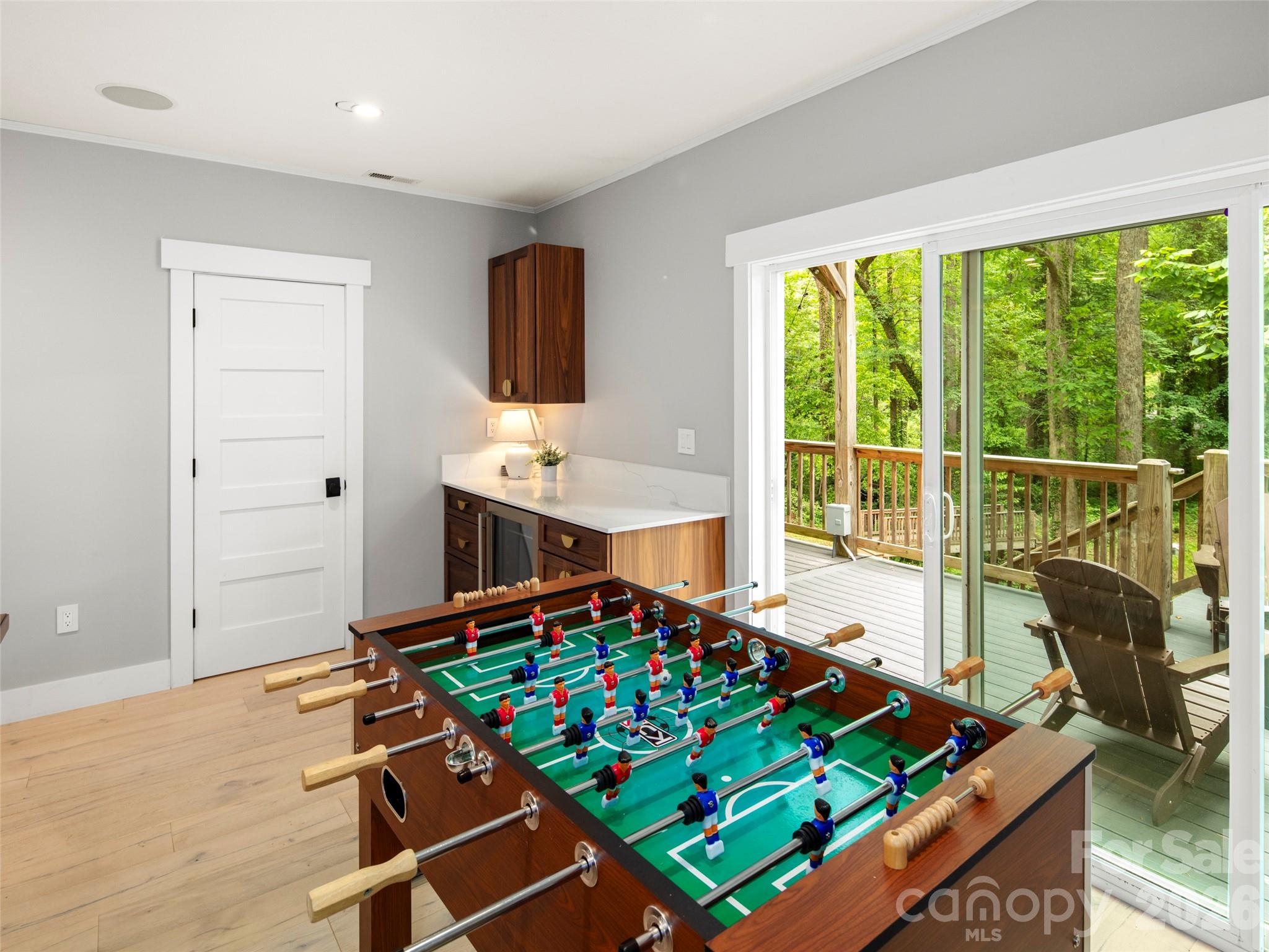 1130 New Castle Court Property Photo 25