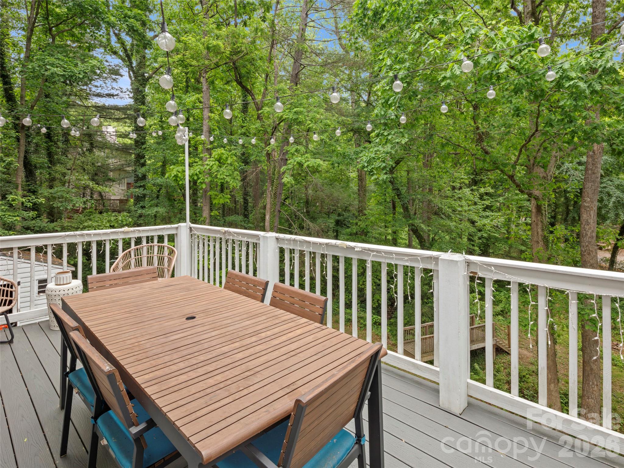 1130 New Castle Court Property Photo 32
