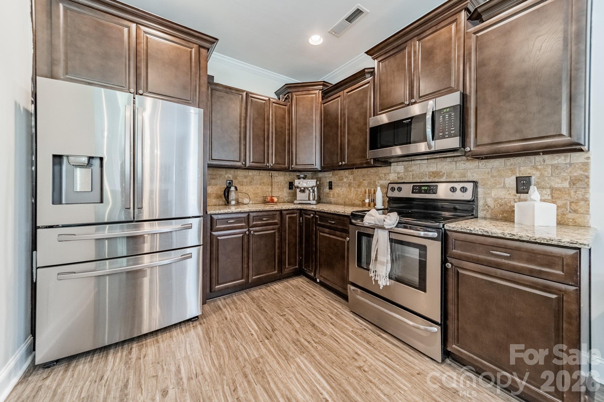 4043 Avis Way Property Photo 17
