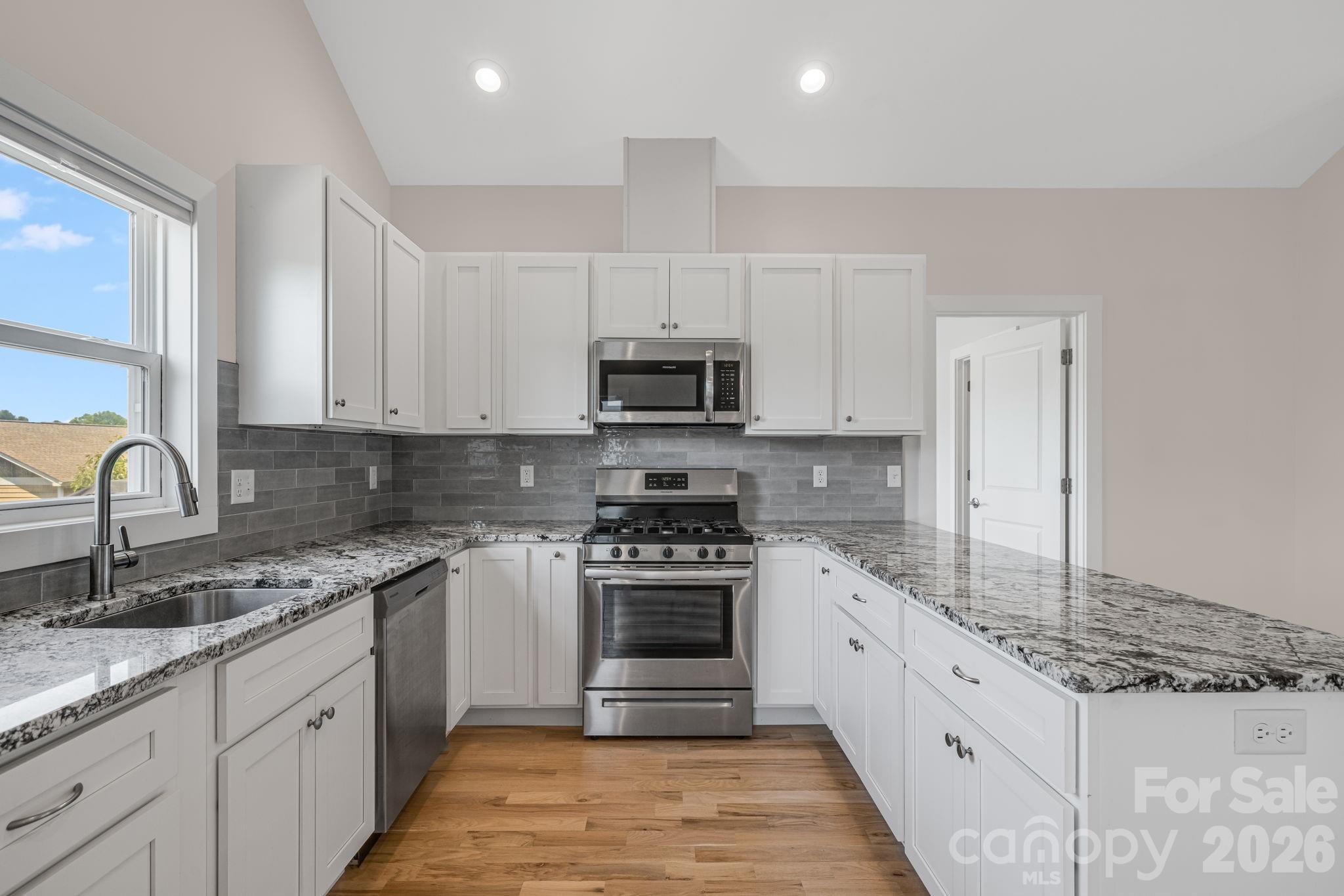 215 Oak Meadow Lane Property Photo 9