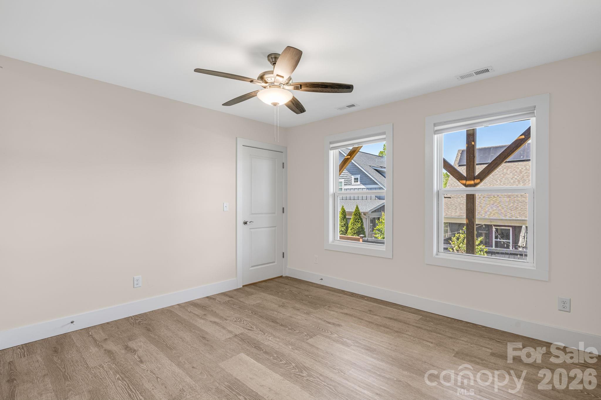 215 Oak Meadow Lane Property Photo 23