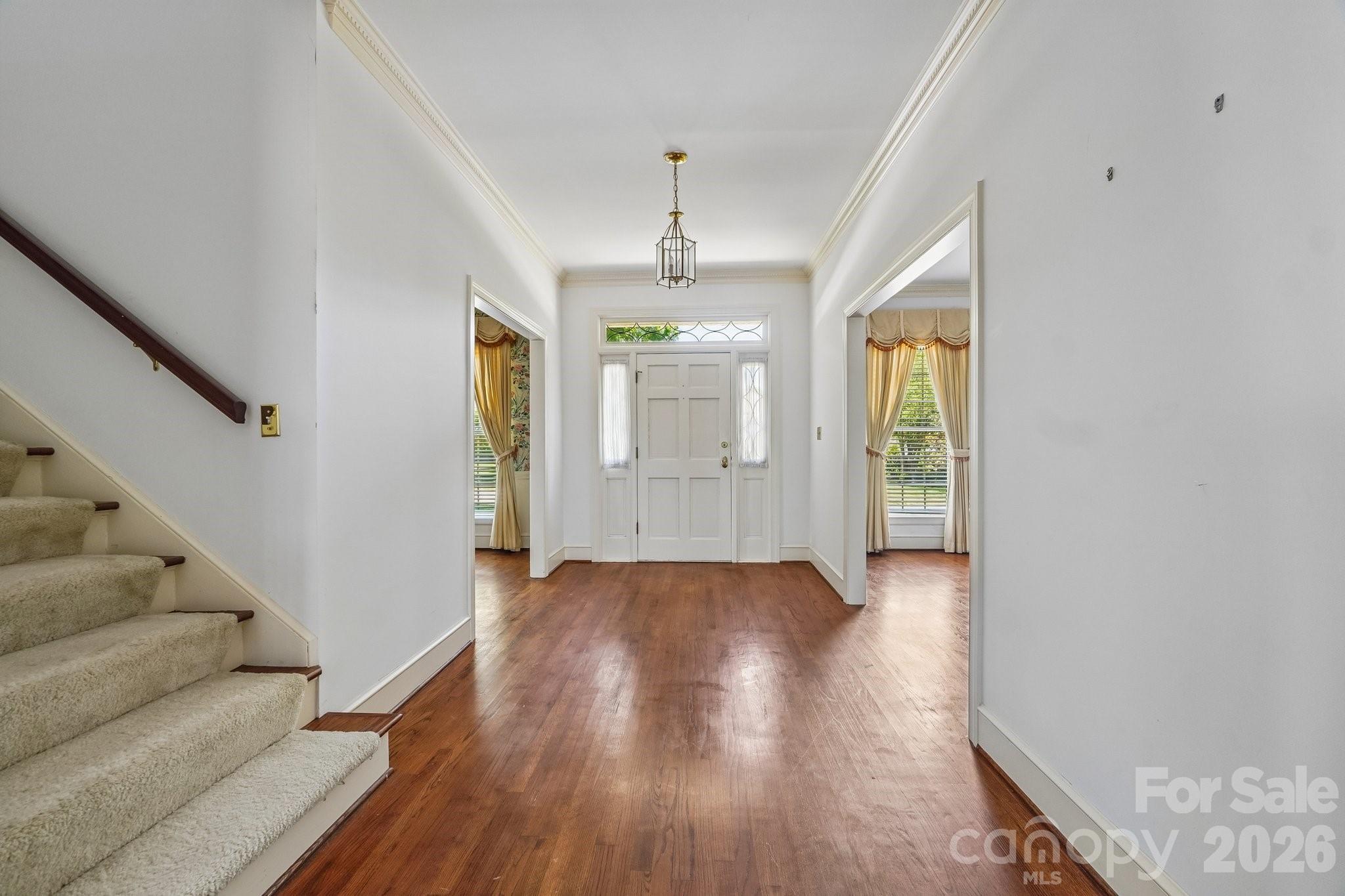 2231 Richardson Drive Property Photo 3