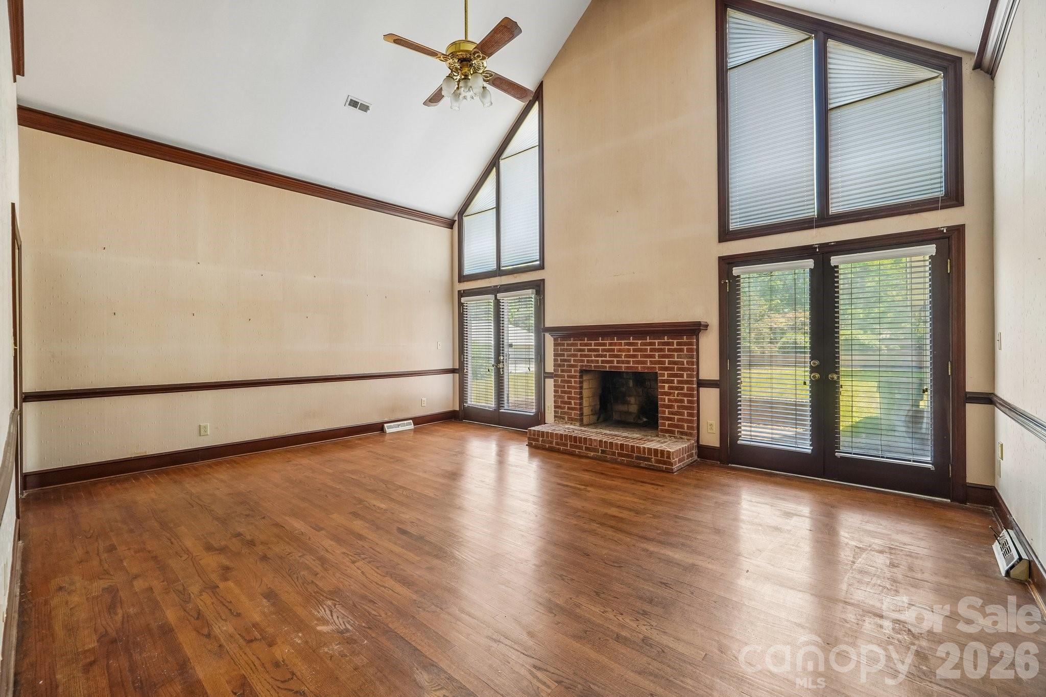 2231 Richardson Drive Property Photo 5
