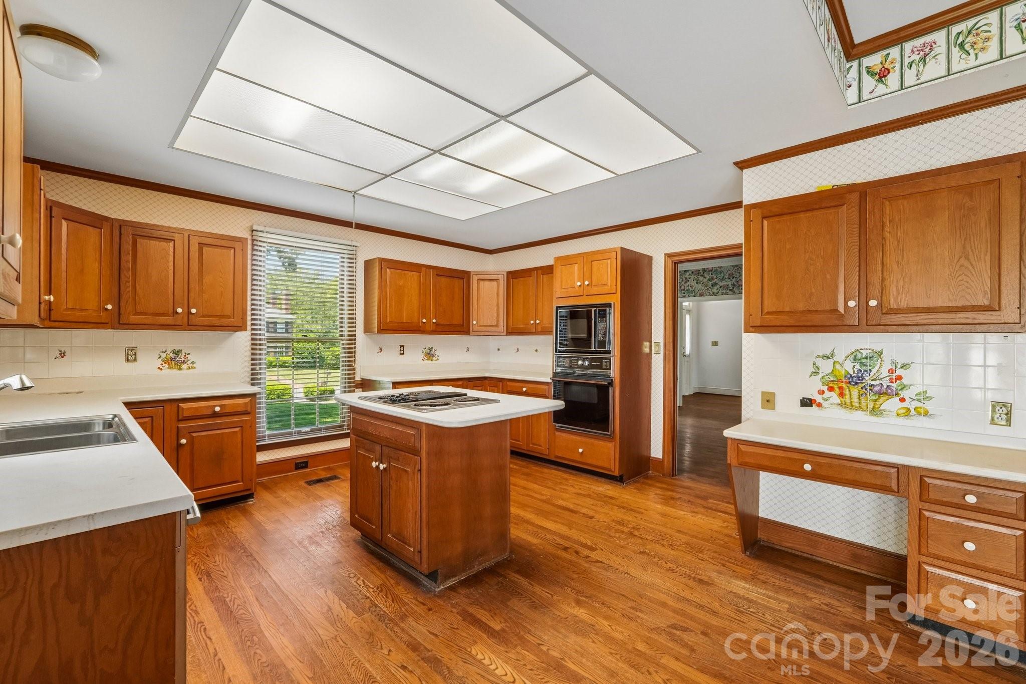 2231 Richardson Drive Property Photo 6