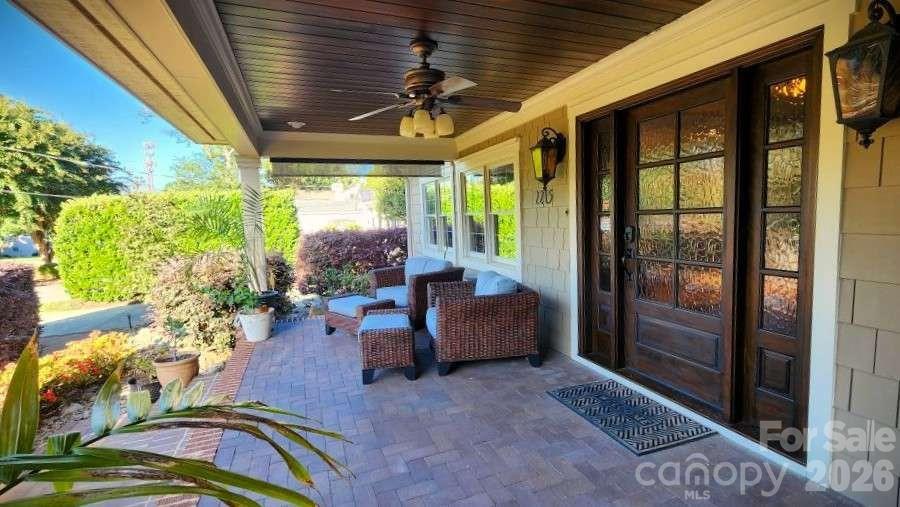 2215 Hassell Place Property Photo 5