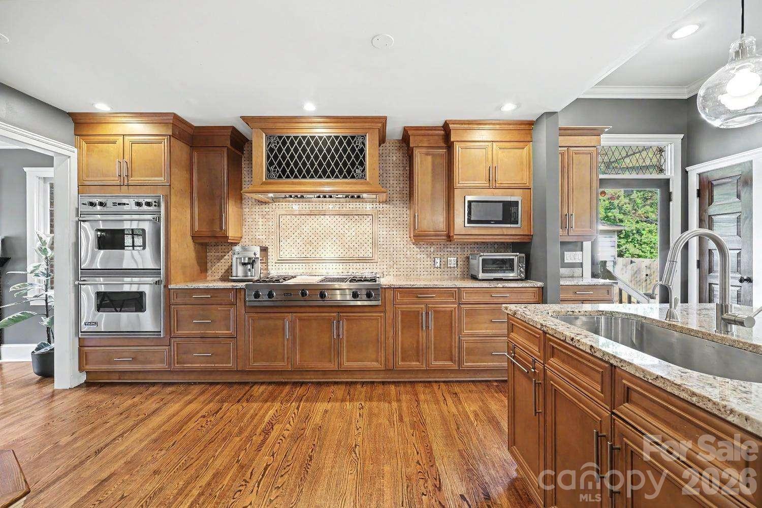 2215 Hassell Place Property Photo 10