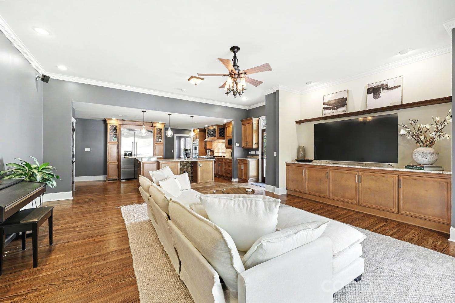 2215 Hassell Place Property Photo 11