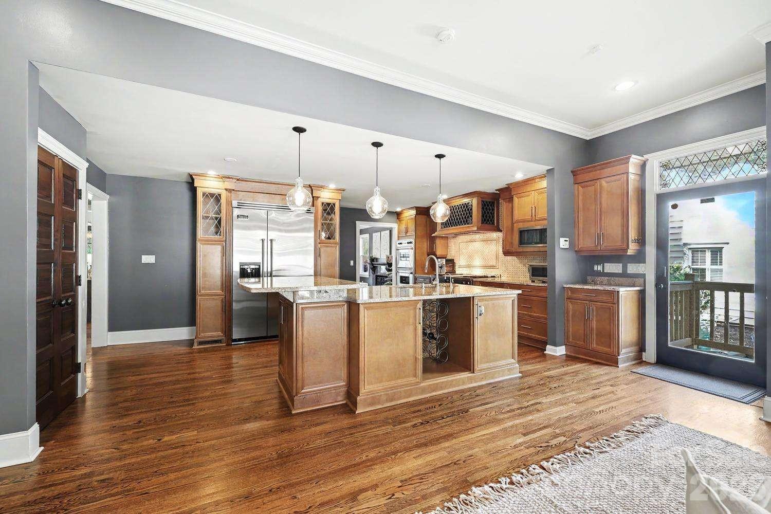 2215 Hassell Place Property Photo 15