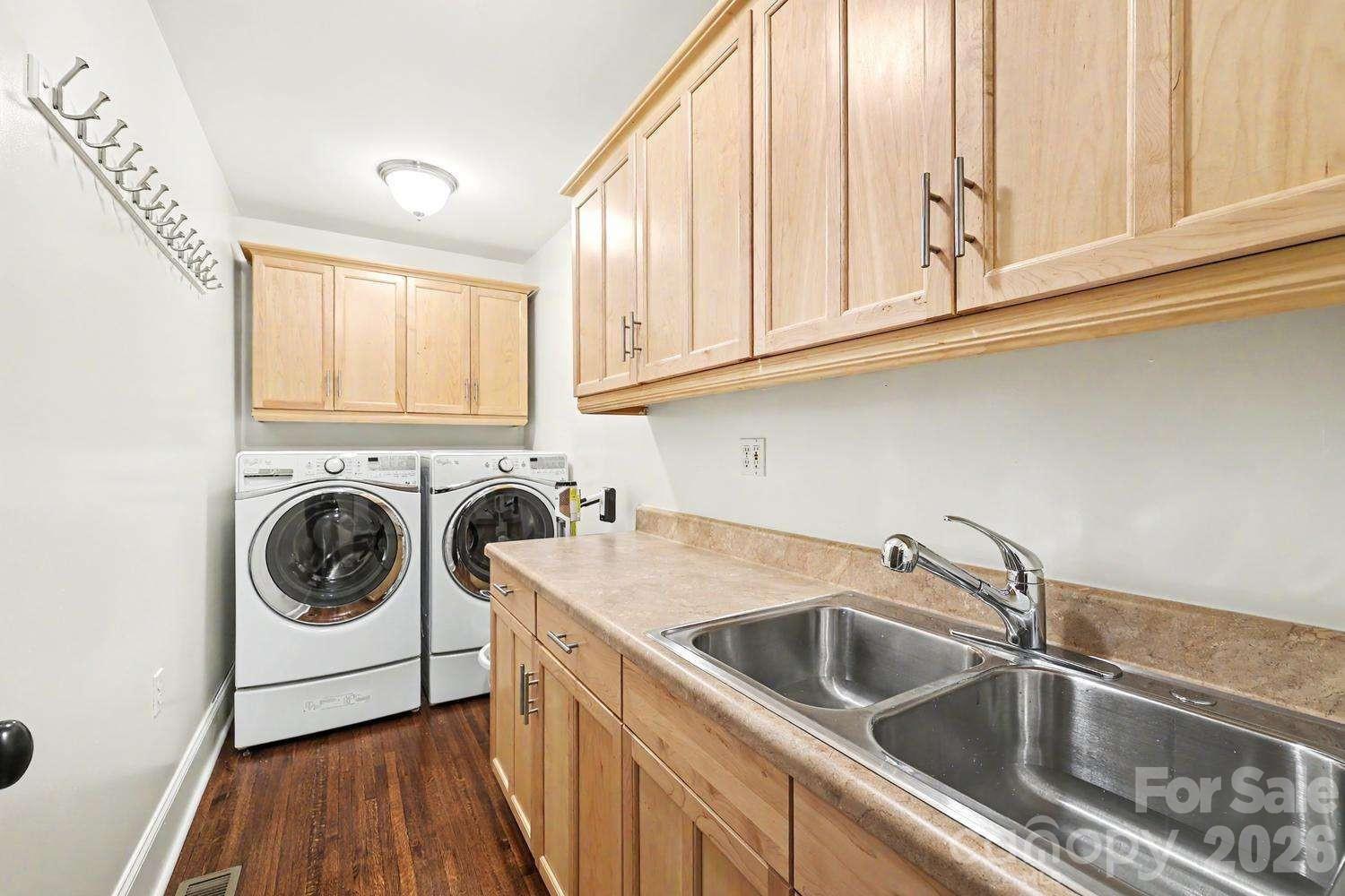 2215 Hassell Place Property Photo 28