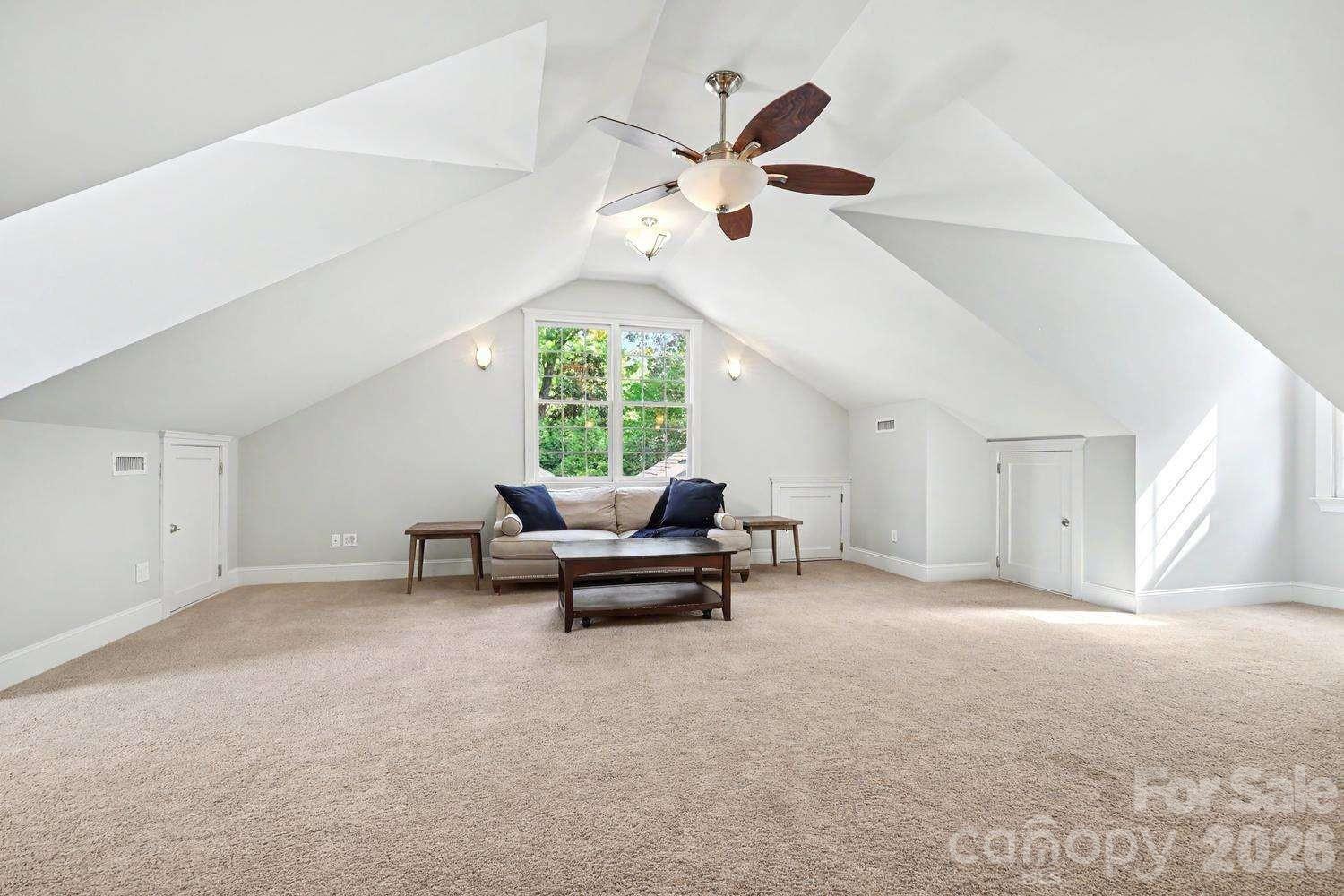 2215 Hassell Place Property Photo 32