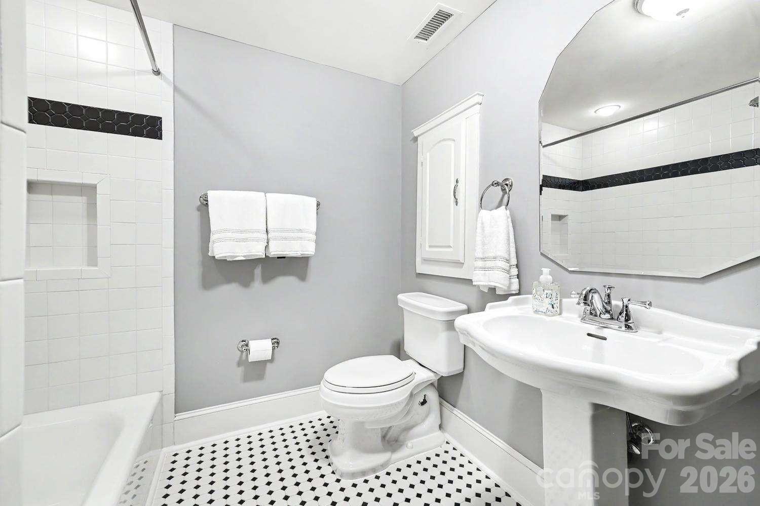 2215 Hassell Place Property Photo 35