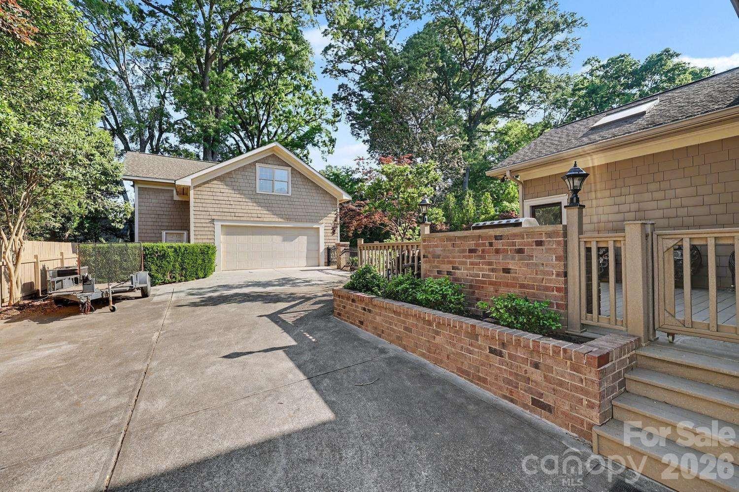 2215 Hassell Place Property Photo 38