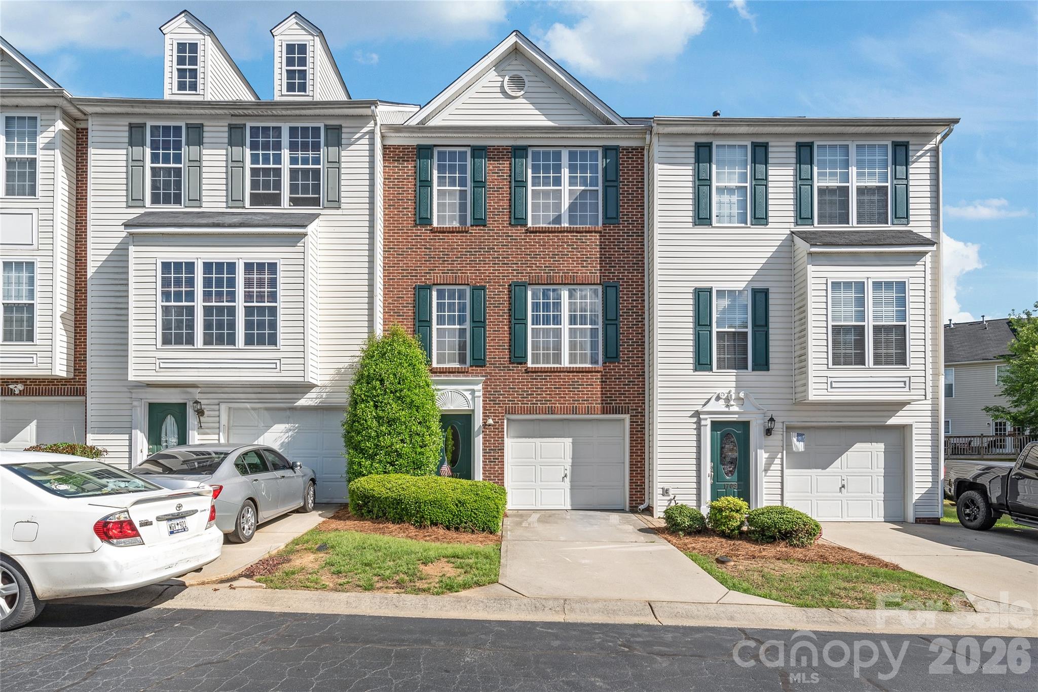 1707 Kashmir White Lane Property Photo 1
