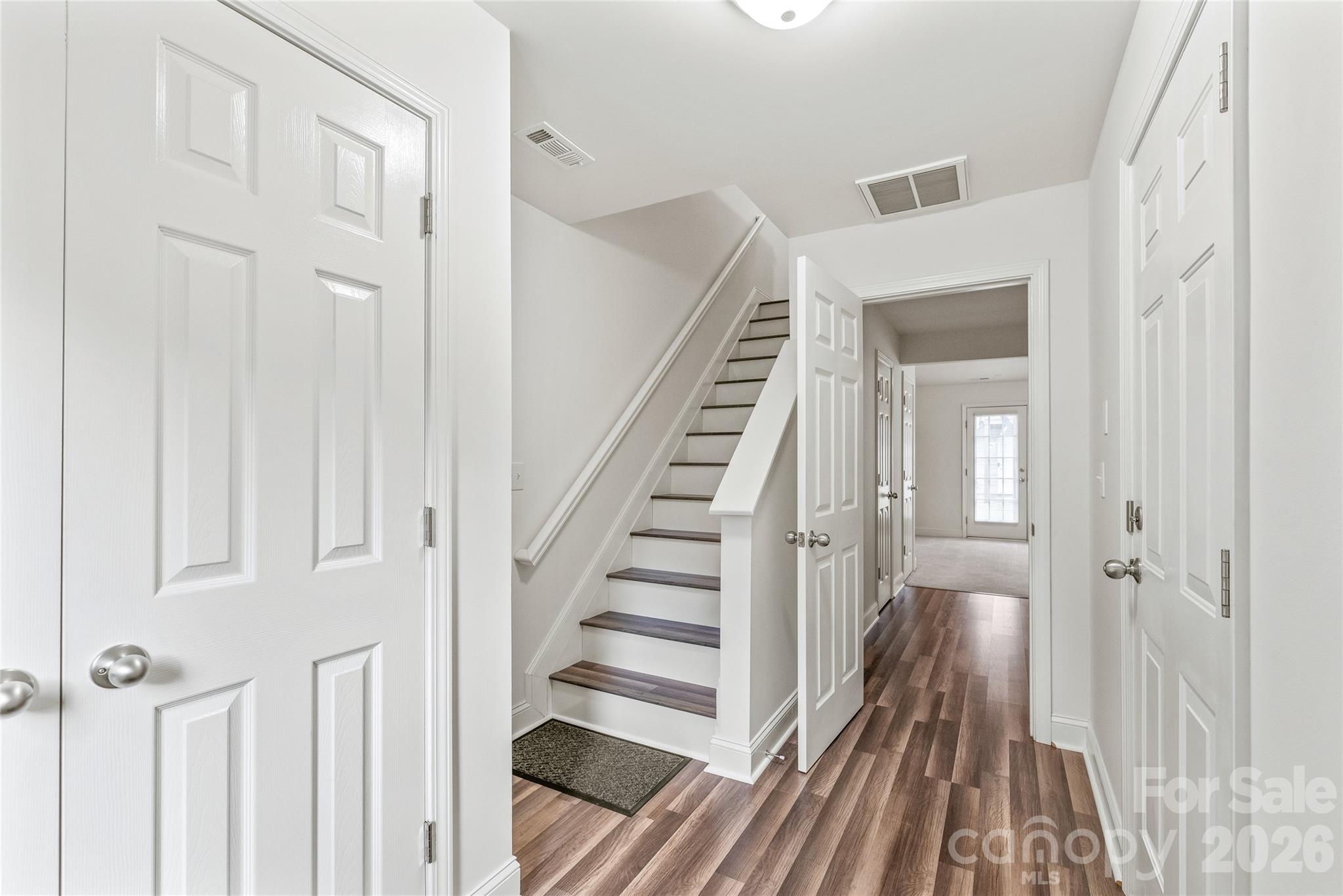 1707 Kashmir White Lane Property Photo 3