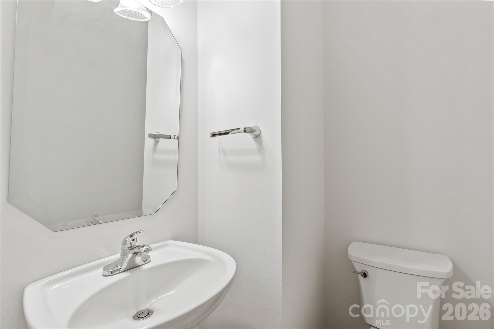 1707 Kashmir White Lane Property Photo 4