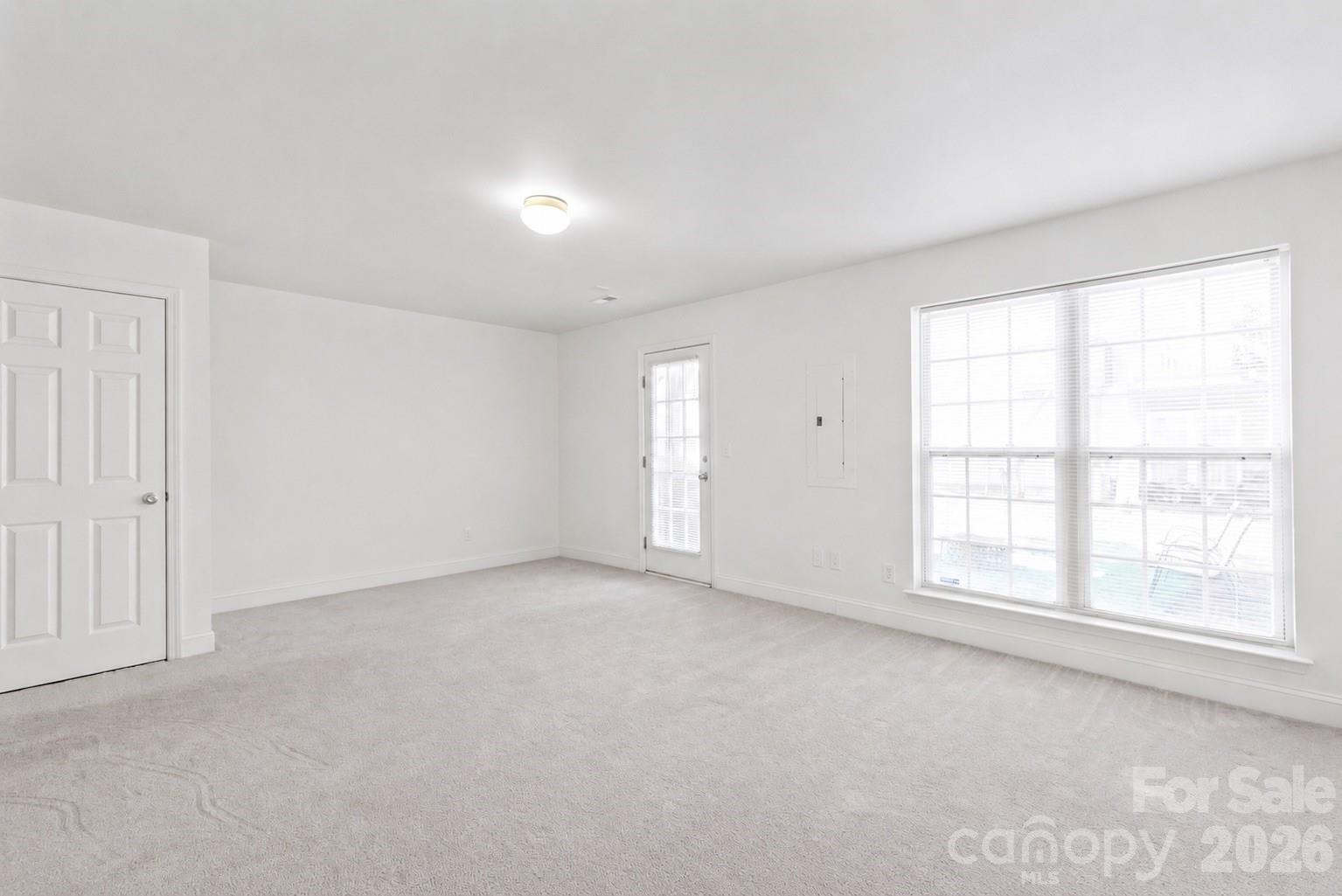 1707 Kashmir White Lane Property Photo 6