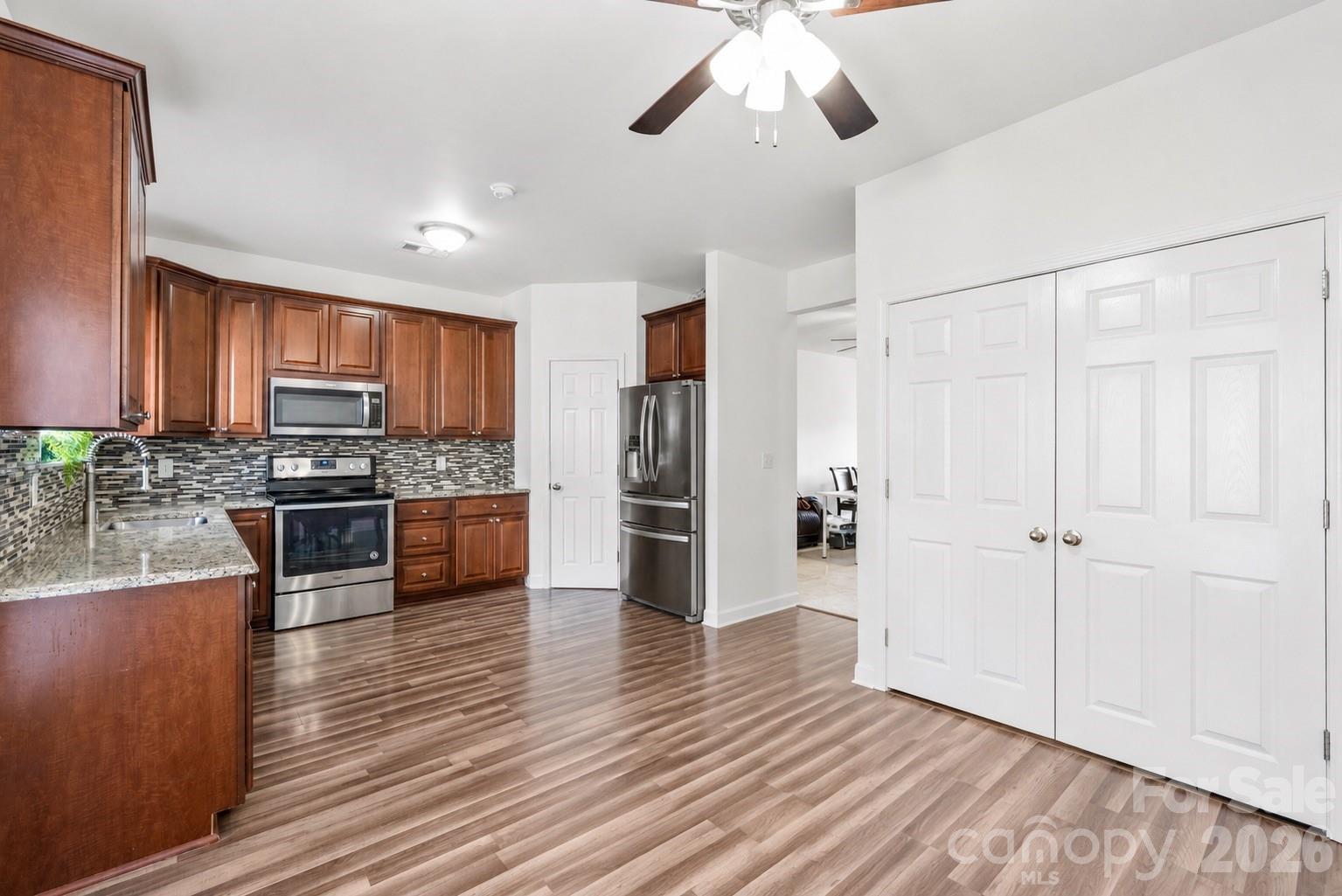 1707 Kashmir White Lane Property Photo 9