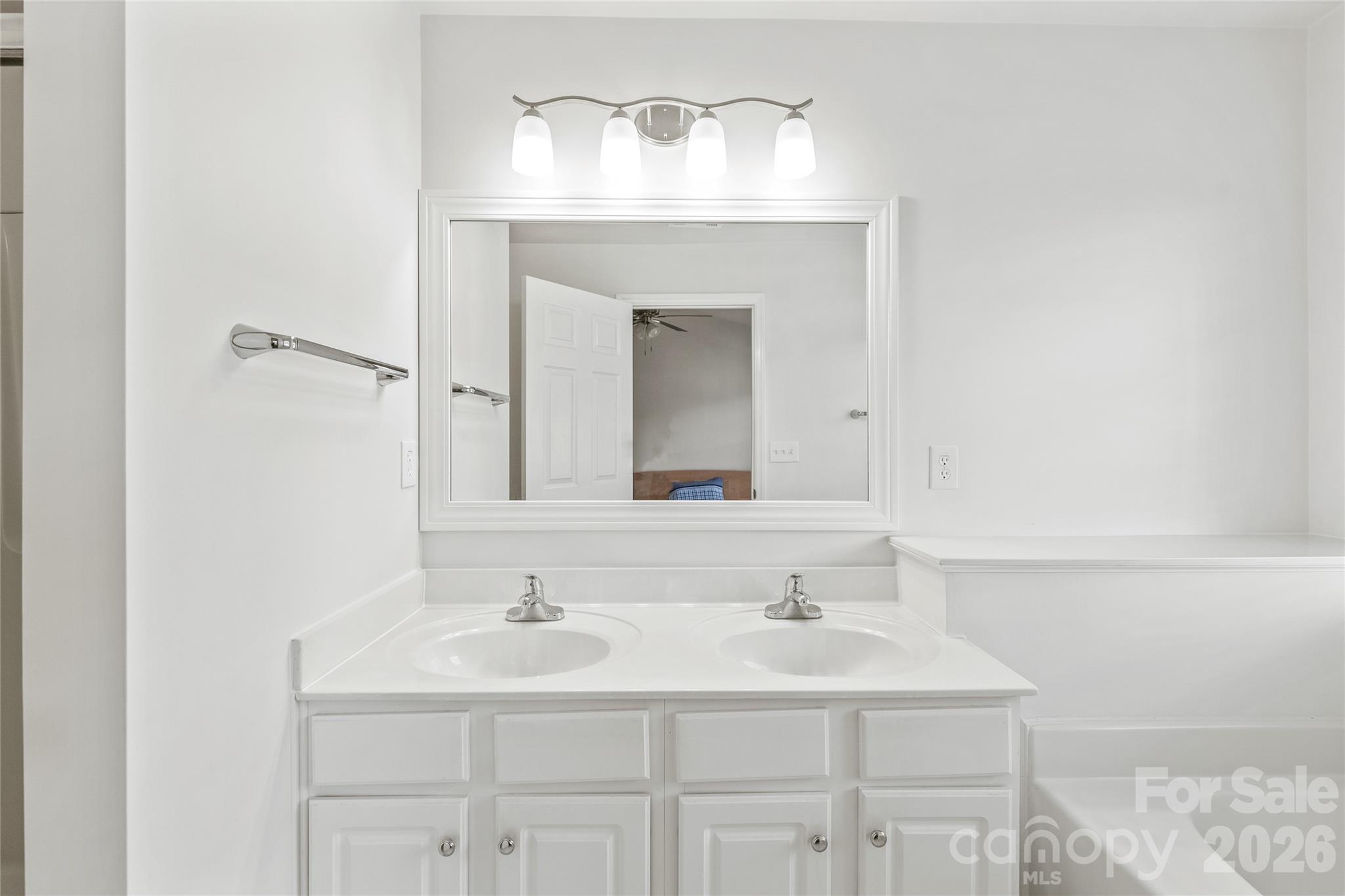 1707 Kashmir White Lane Property Photo 22