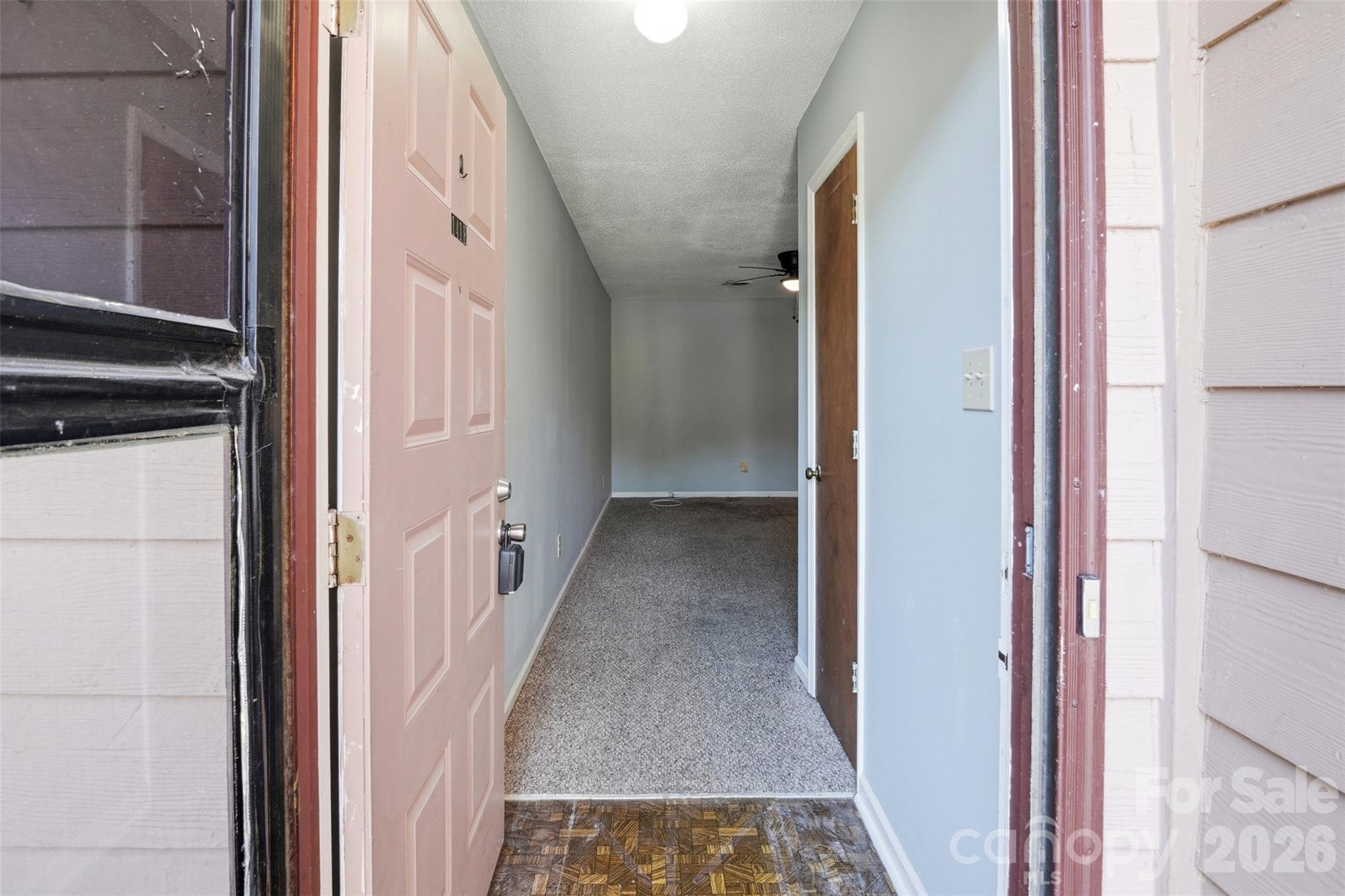141 Glenwood Drive E Property Photo 5