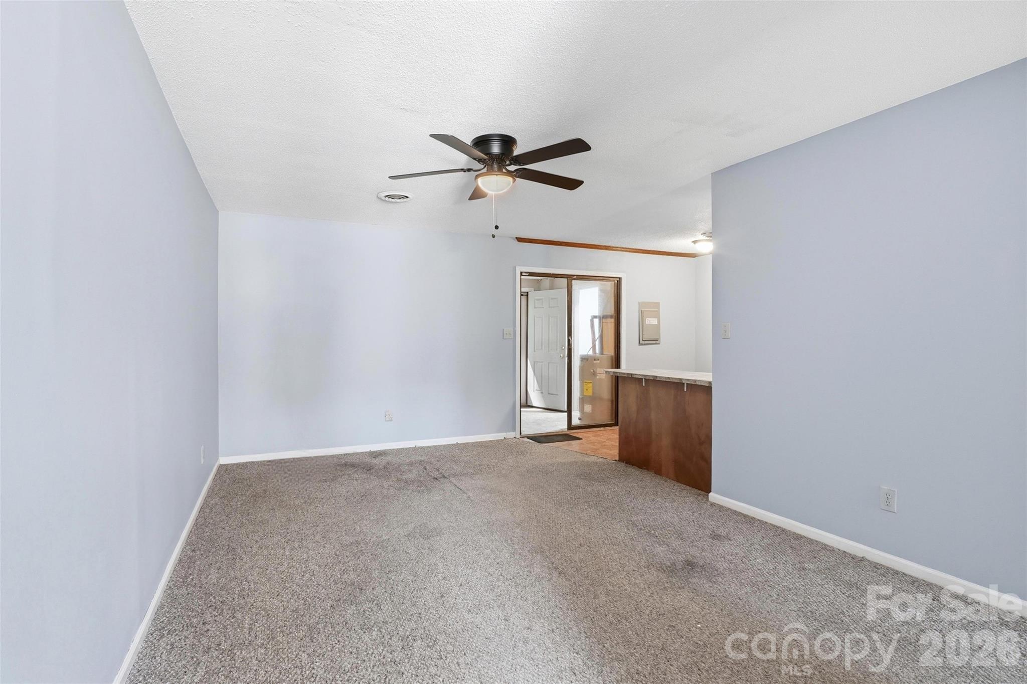 141 Glenwood Drive E Property Photo 6