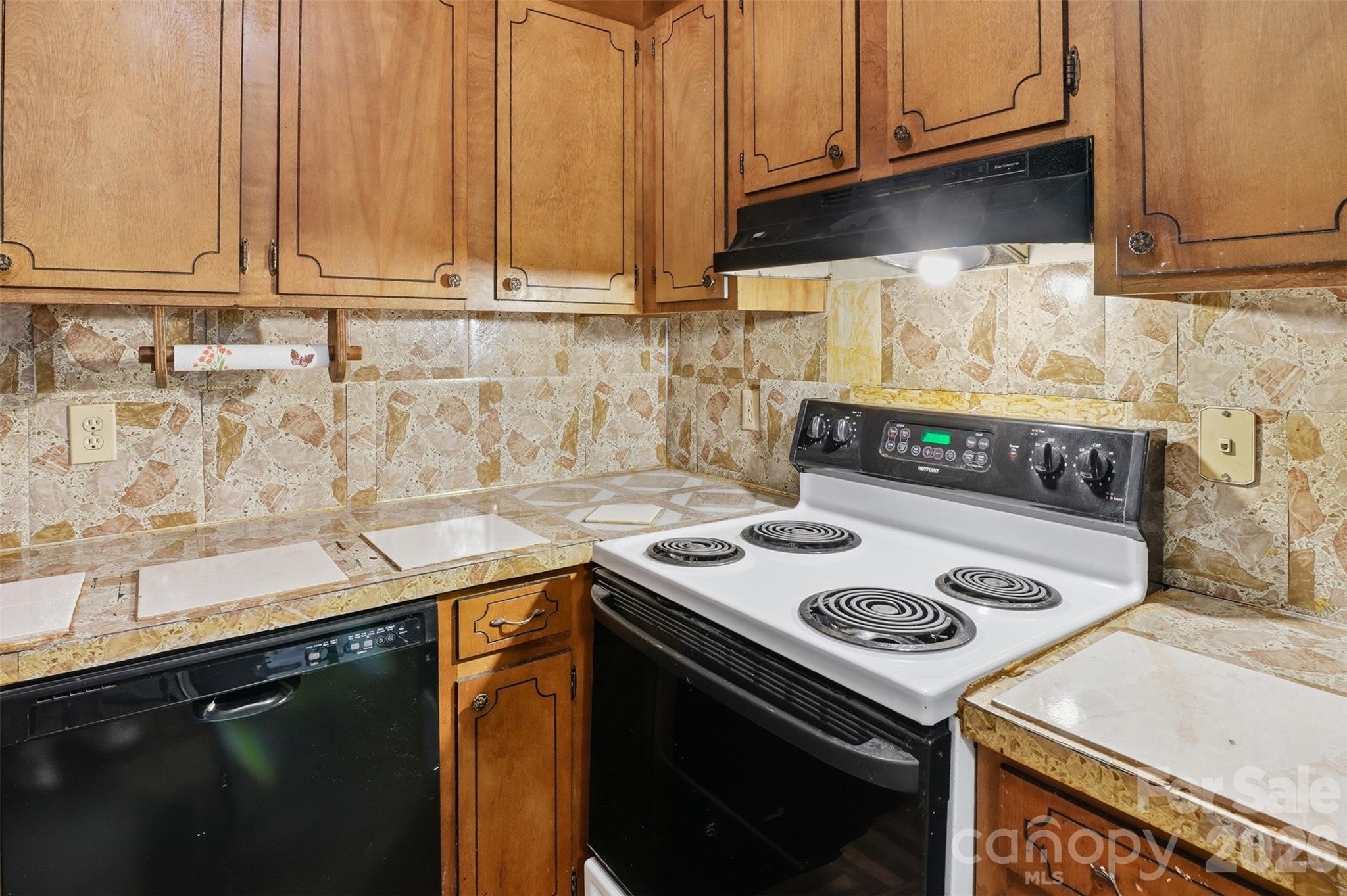 141 Glenwood Drive E Property Photo 12