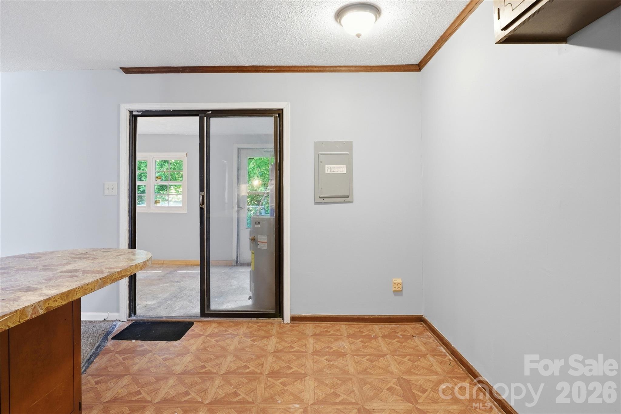 141 Glenwood Drive E Property Photo 14