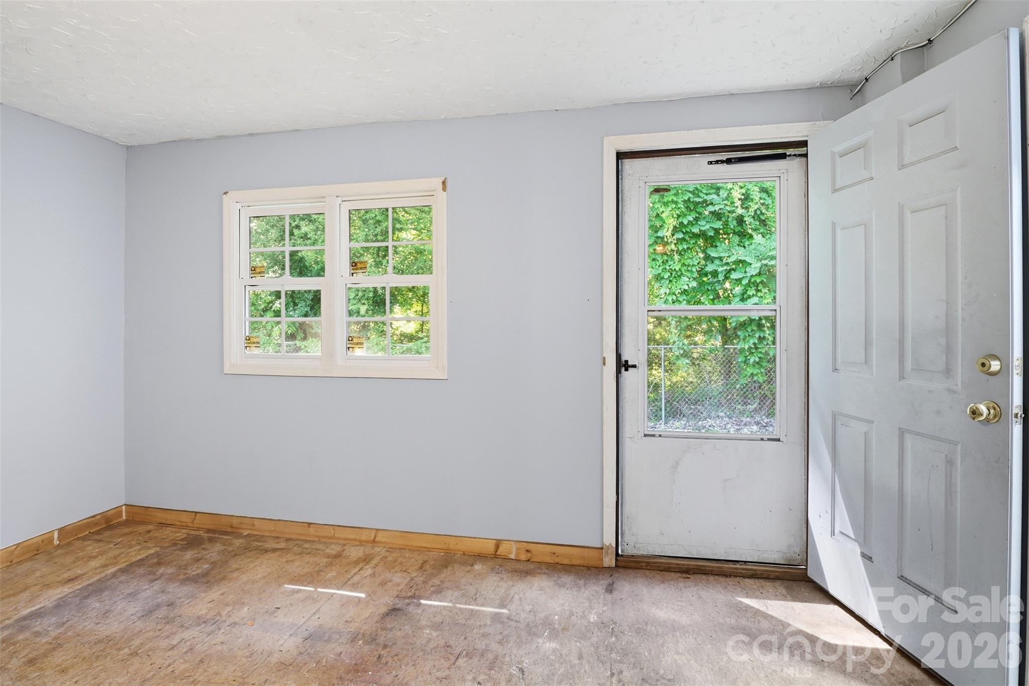 141 Glenwood Drive E Property Photo 20