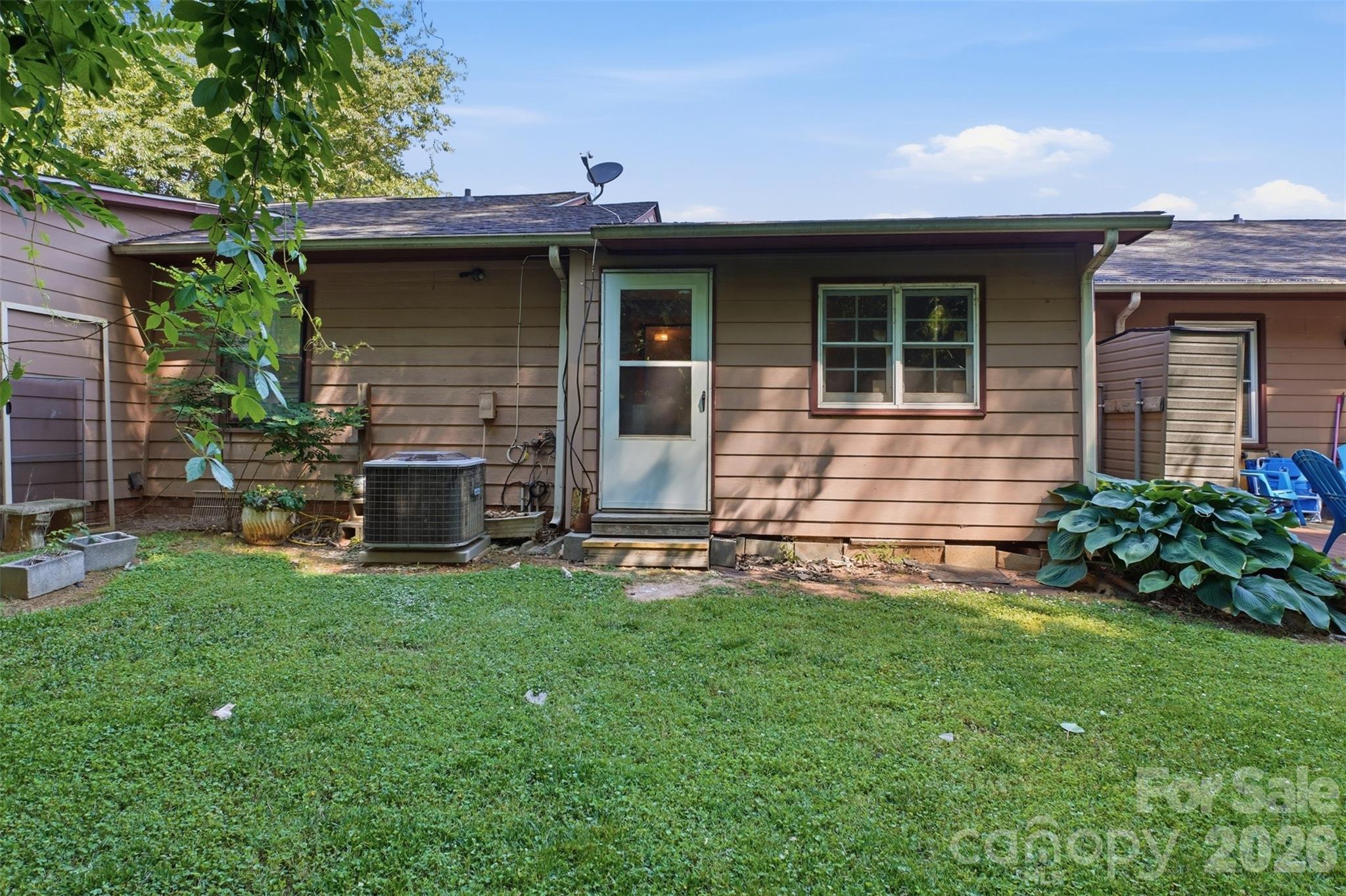 141 Glenwood Drive E Property Photo 23