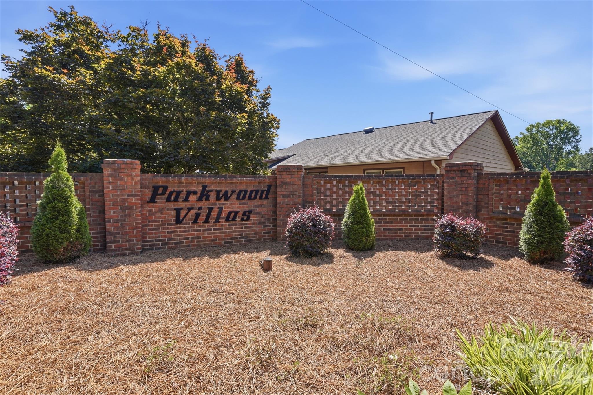 141 Glenwood Drive E Property Photo 25