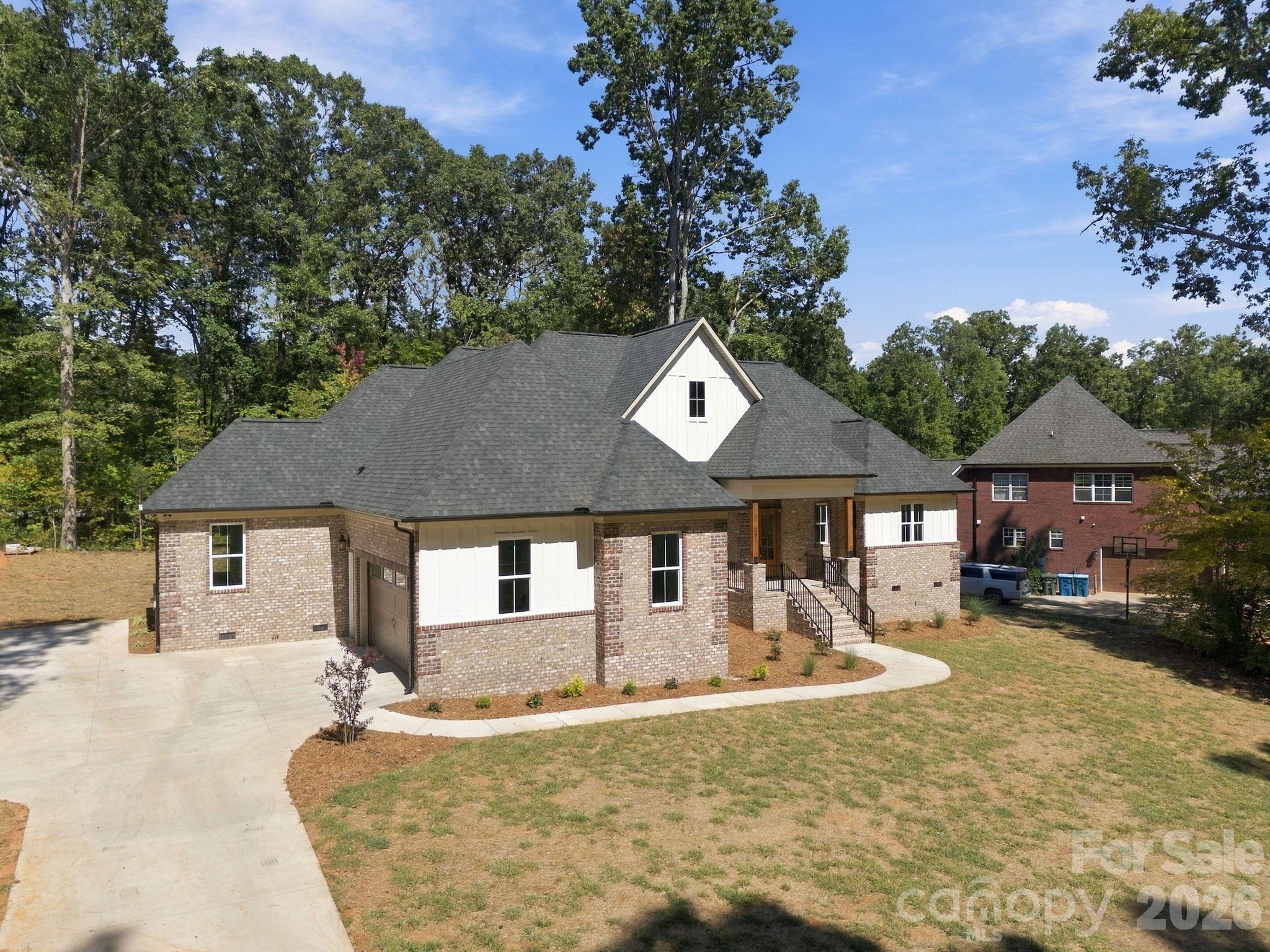 207 Kingsbridge Road Property Photo 2