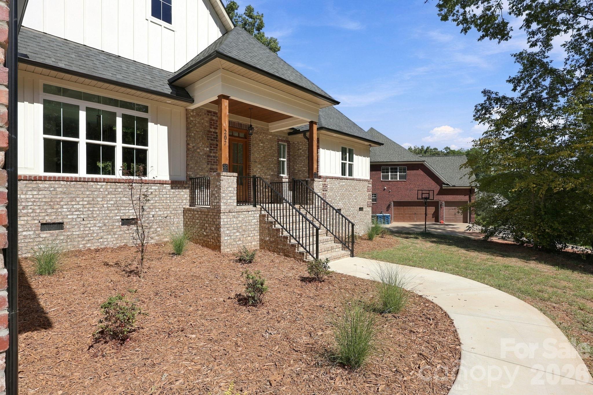 207 Kingsbridge Road Property Photo 4