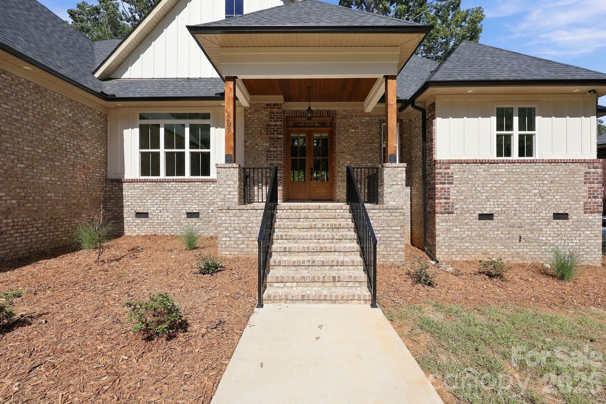 207 Kingsbridge Road Property Photo 6