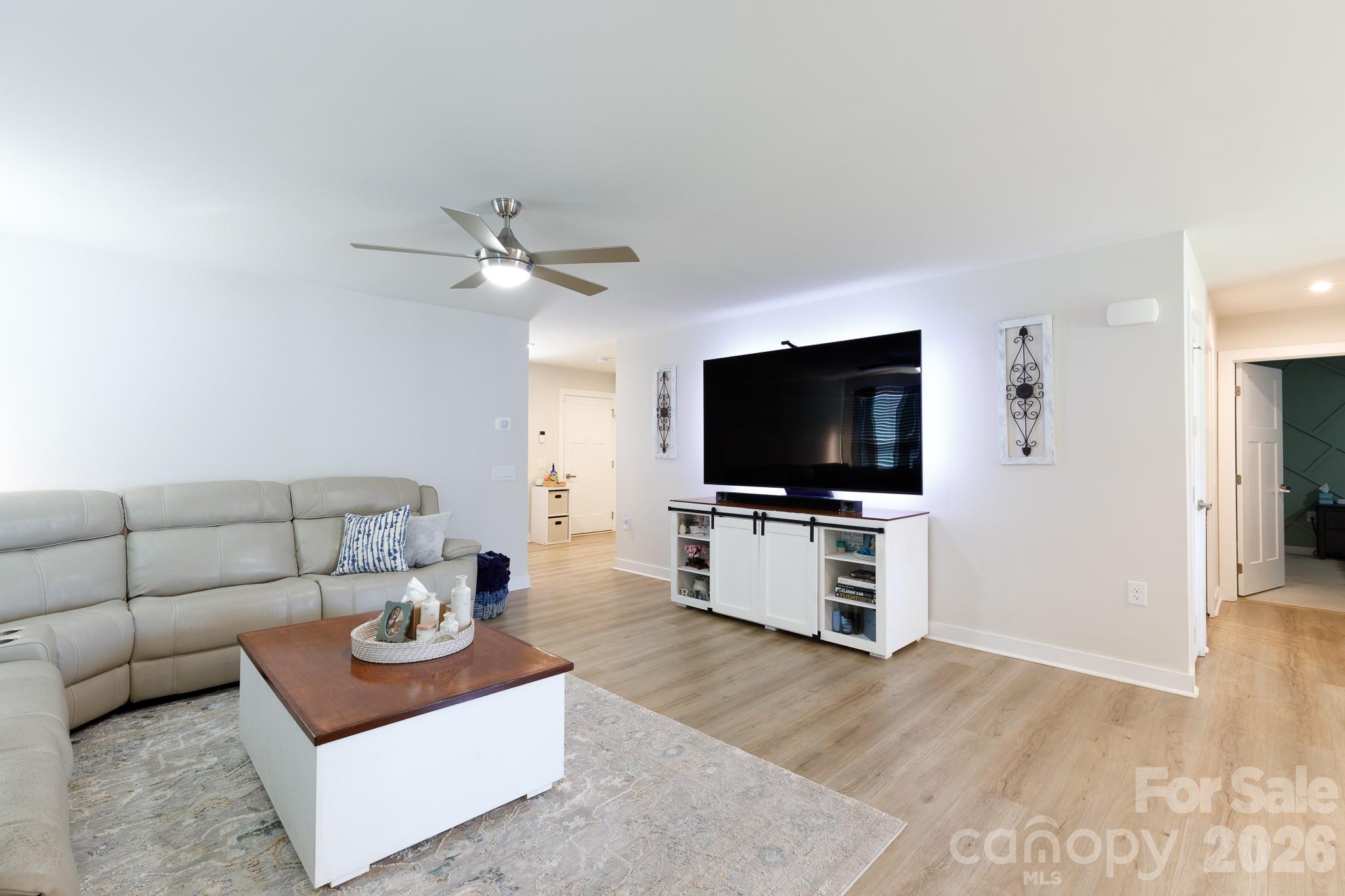 329 Damask Drive Property Photo 7