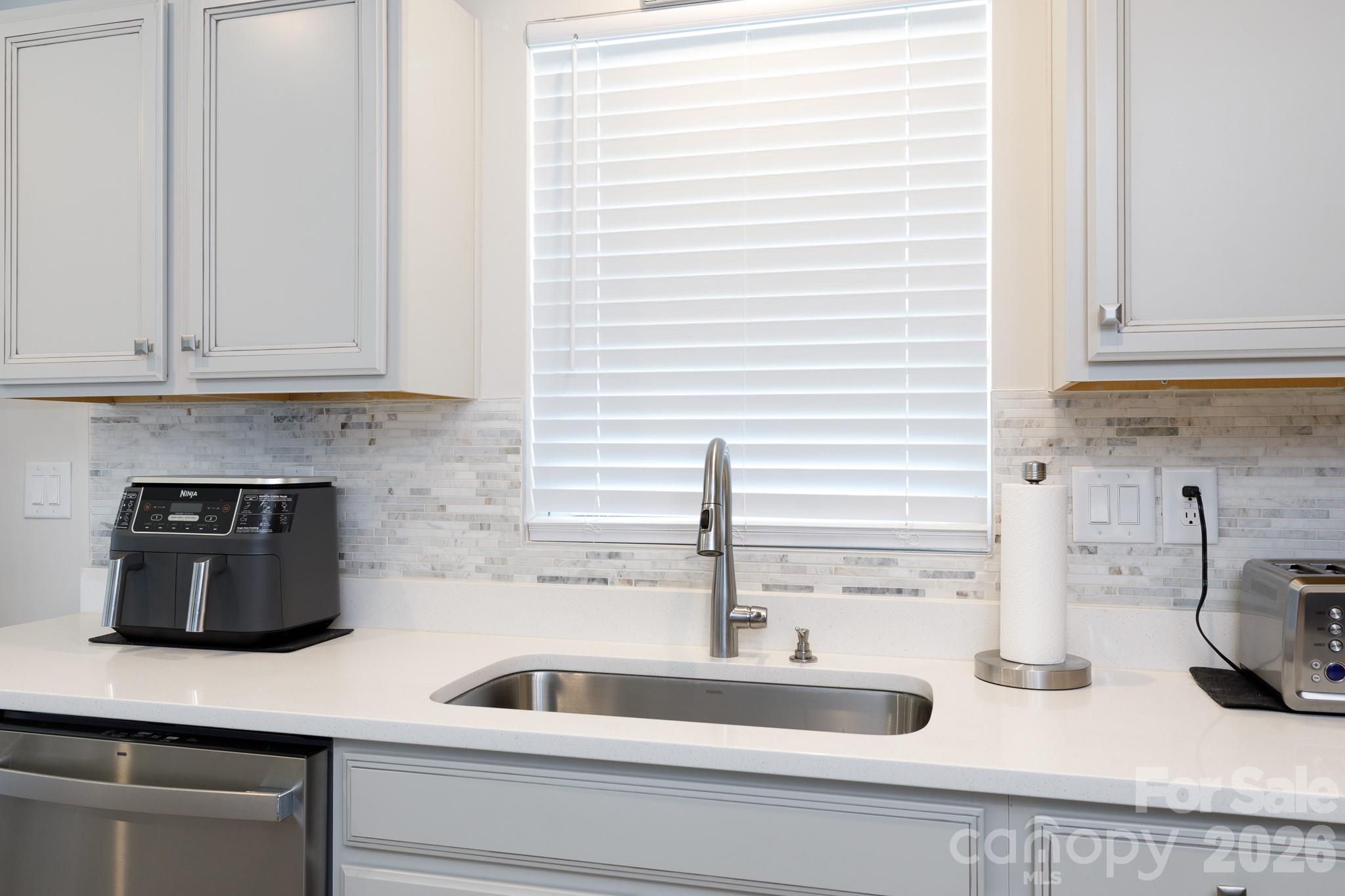 329 Damask Drive Property Photo 10