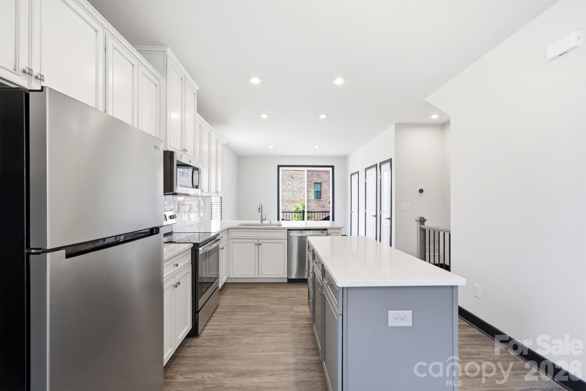 804 Broad River Lane Property Photo 10