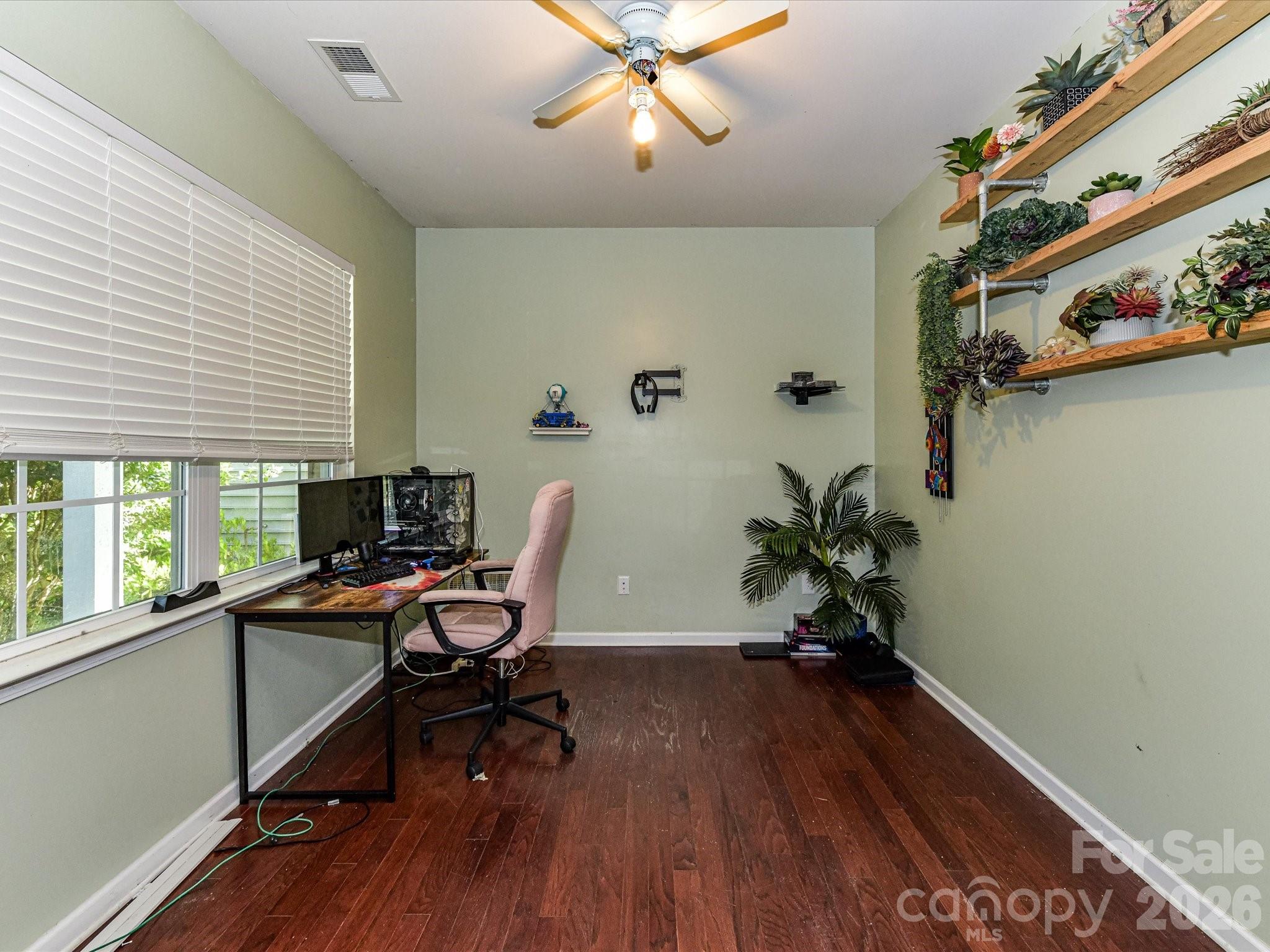 6935 Liverpool Court Property Photo 7